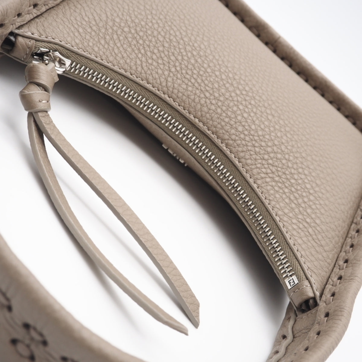 Fendi Beige Leather Handbag (Pre-Owned)
