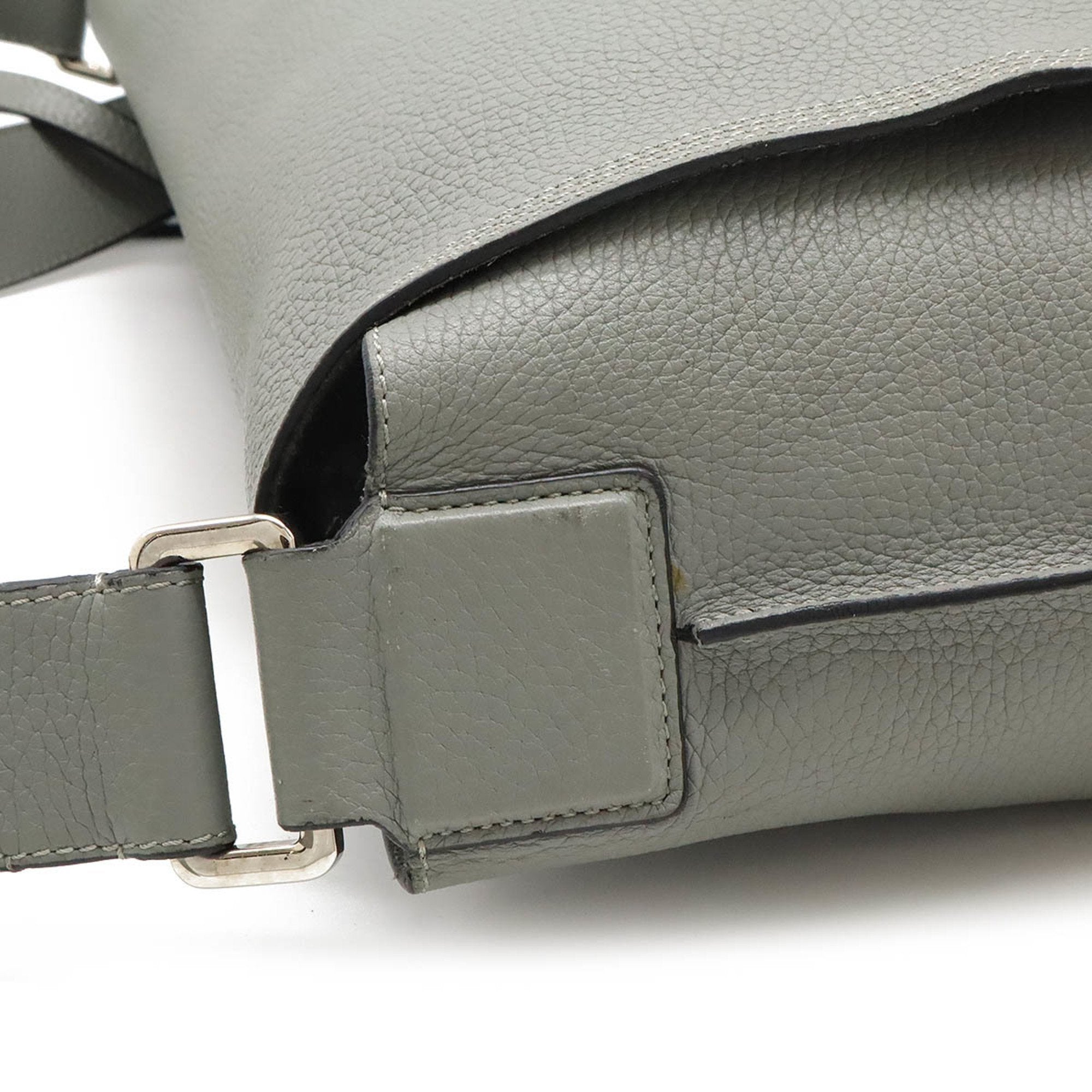 Loewe Light Gray Leather Shoulder Bag (Pre-Owned)