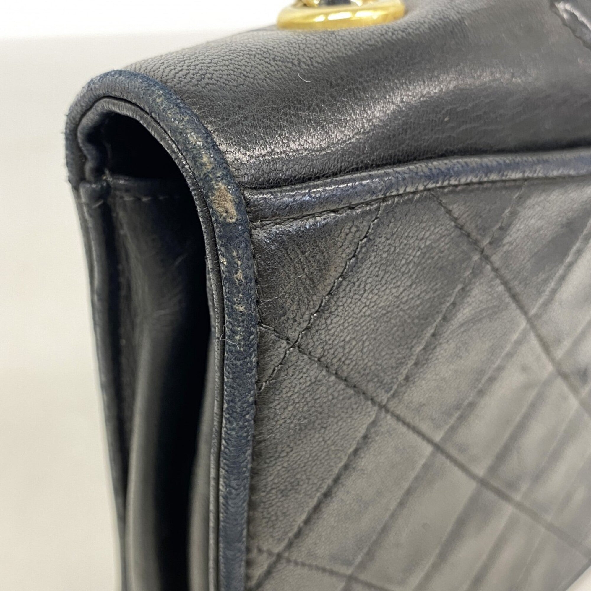 Chanel Black Leather Shoulder Bag (Pre-Owned)