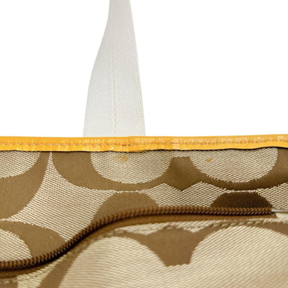 Coach Beige Canvas Handbag Shoulder Bag (Pre-Owned)