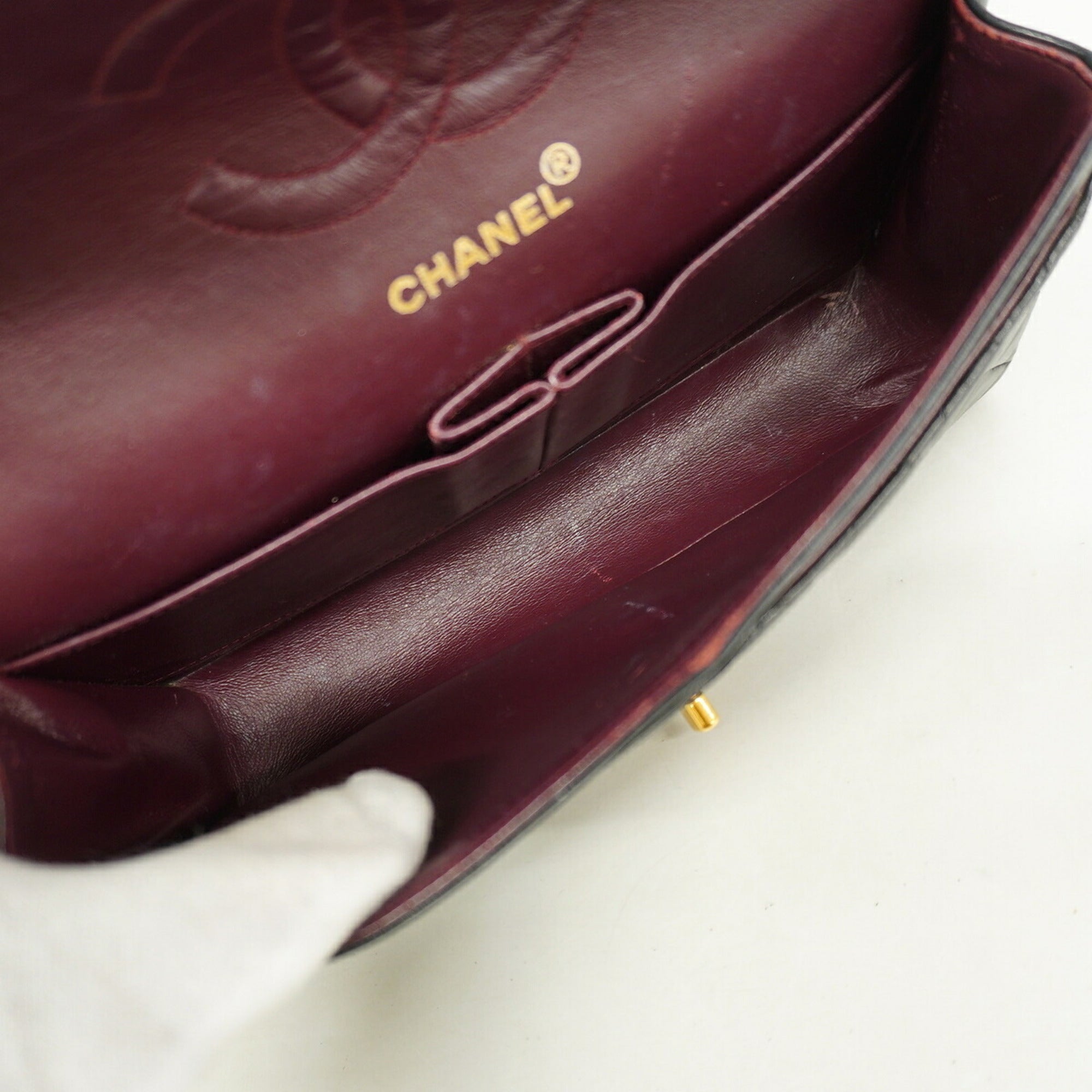 Chanel Black Leather Shoulder Bag (Pre-Owned)