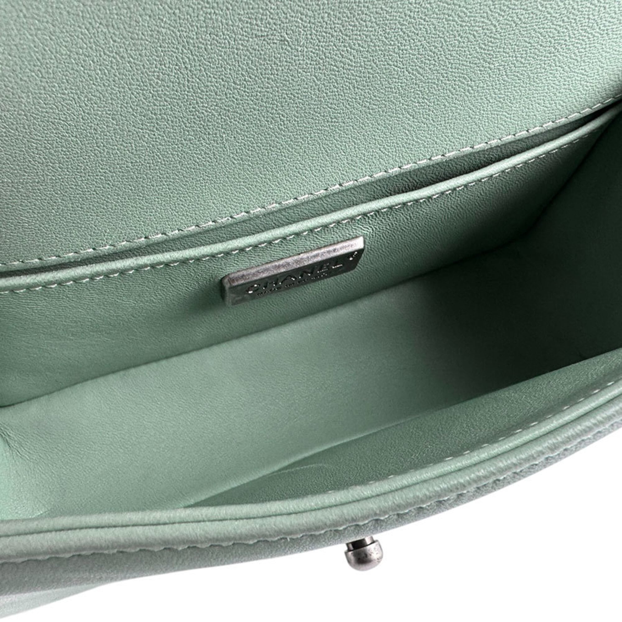 Chanel Green Leather Shoulder Bag (Pre-Owned)