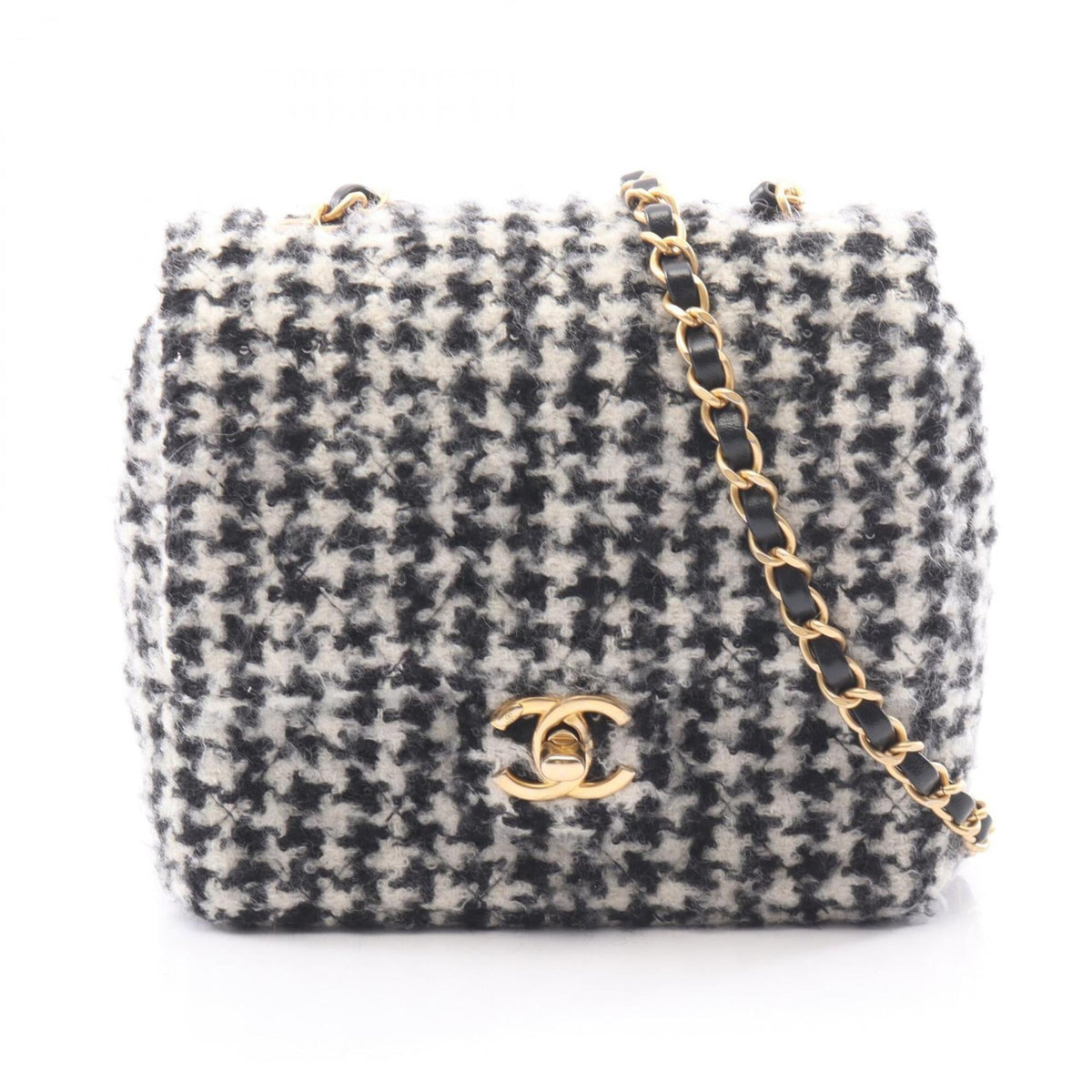 Chanel Black White Fabric Handbag Shoulder Bag (Pre-Owned)
