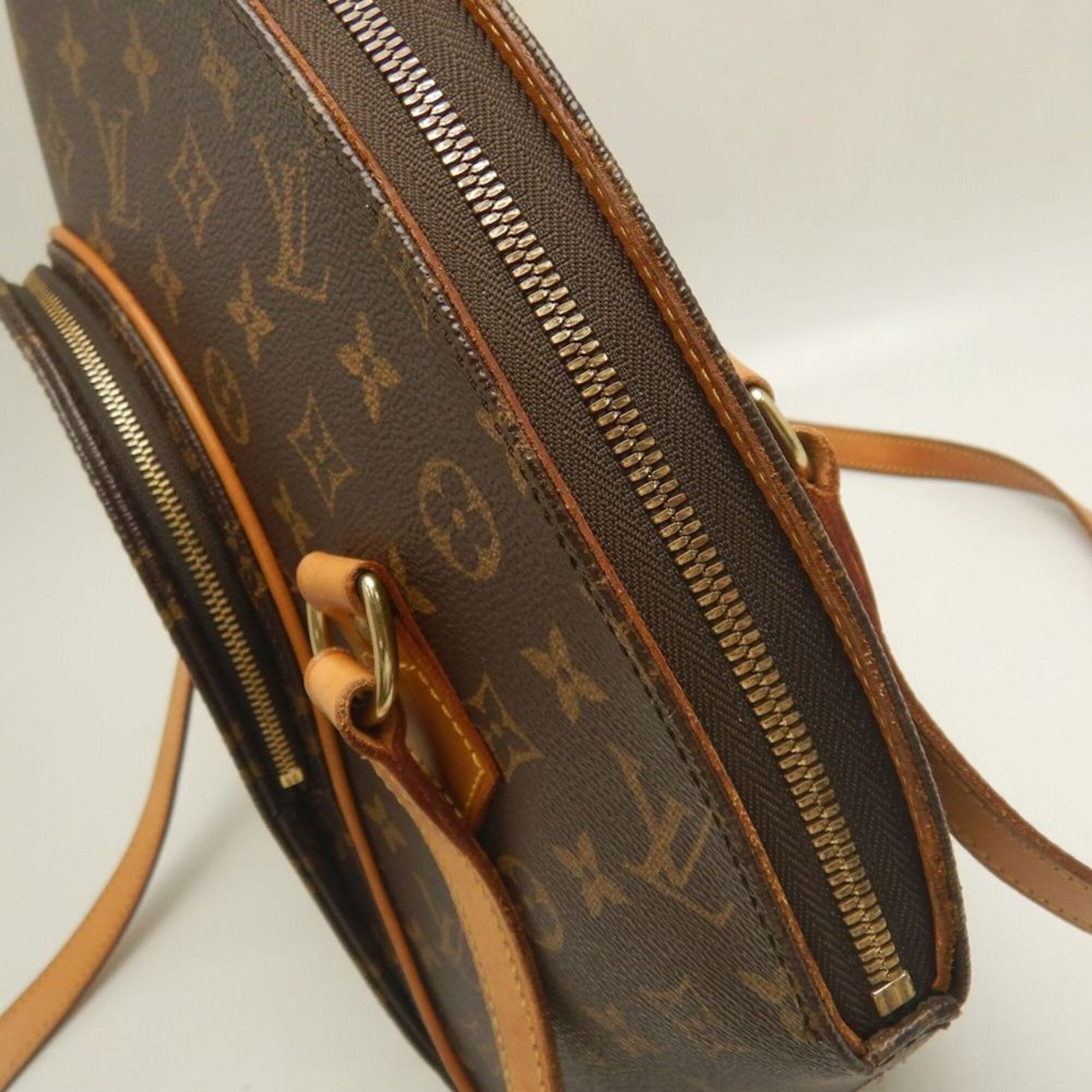 Louis Vuitton Monogram Brown Monogram Shoulder Bag (Pre-Owned)