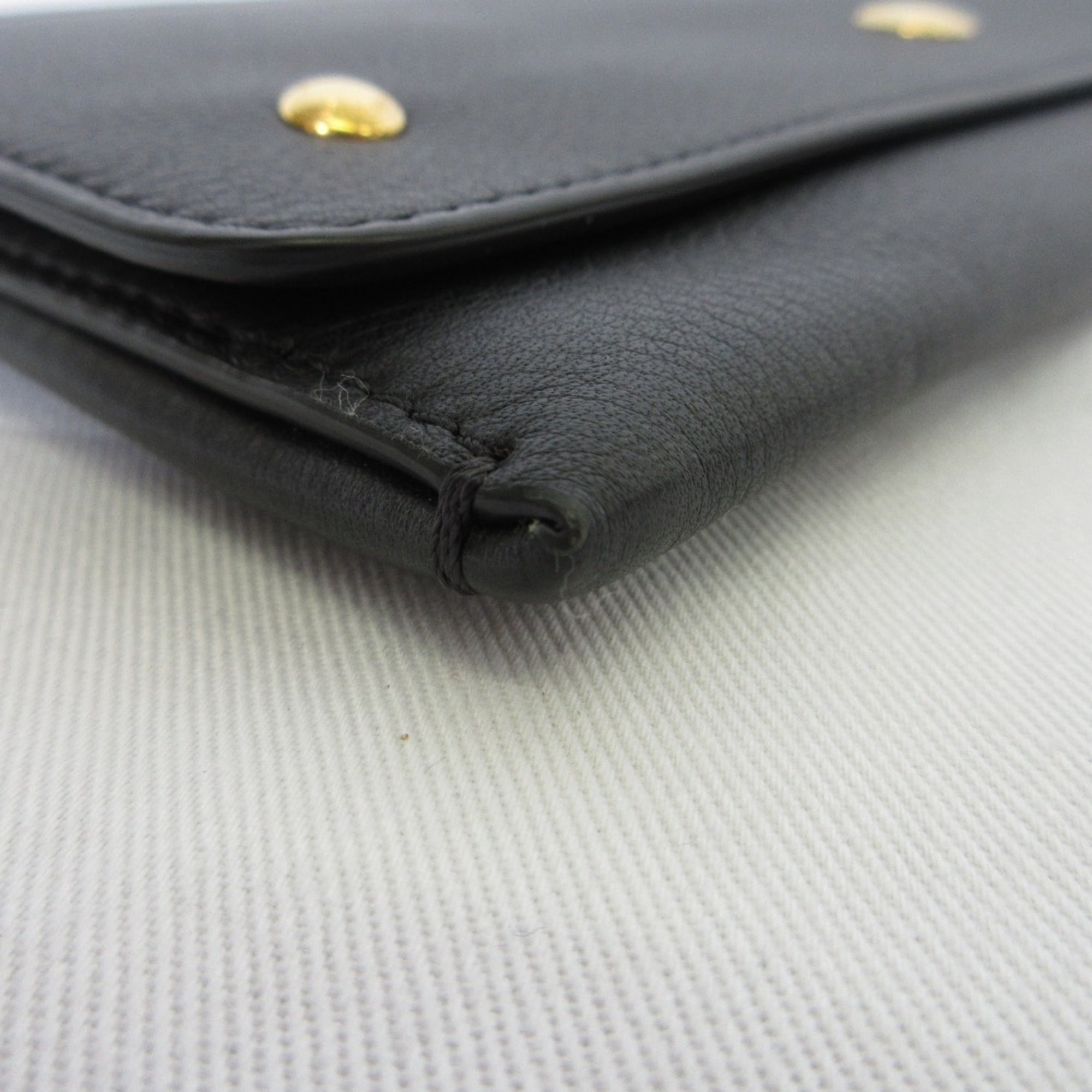 Burberry Black Leather Clutch Bag (Pre-Owned)