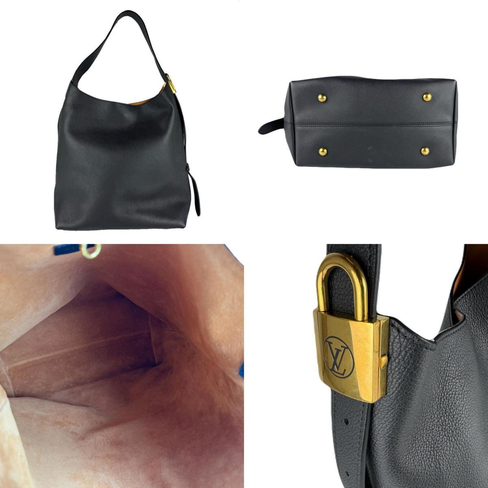 Louis Vuitton Black Leather Pouch Shoulder Bag (Pre-Owned)