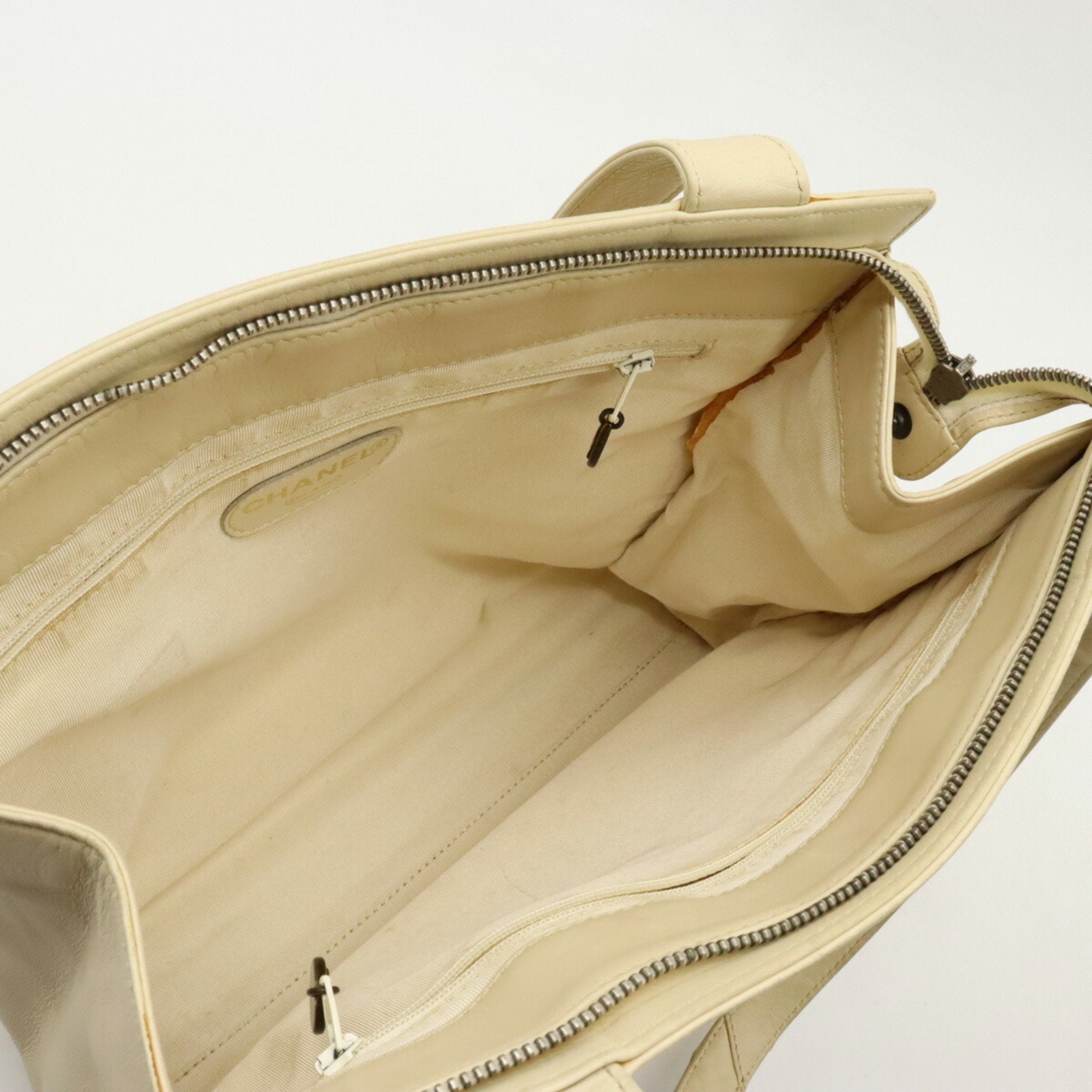 Chanel Light Beige Leather Tote Bag (Pre-Owned)