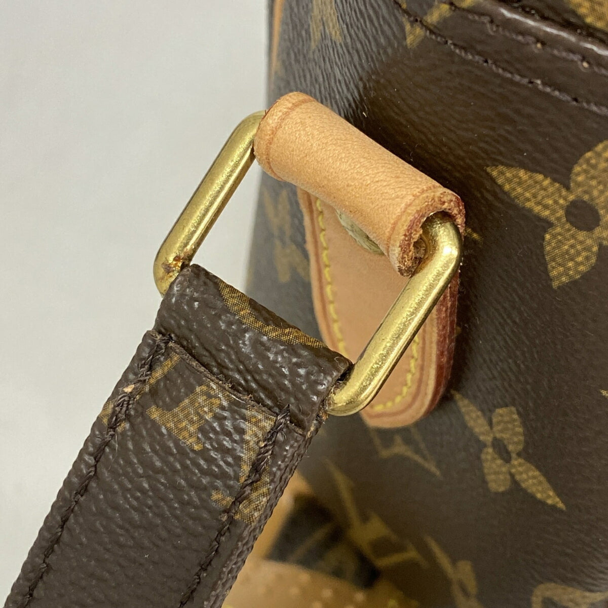 Louis Vuitton Brown Shoulder Bag (Pre-Owned)