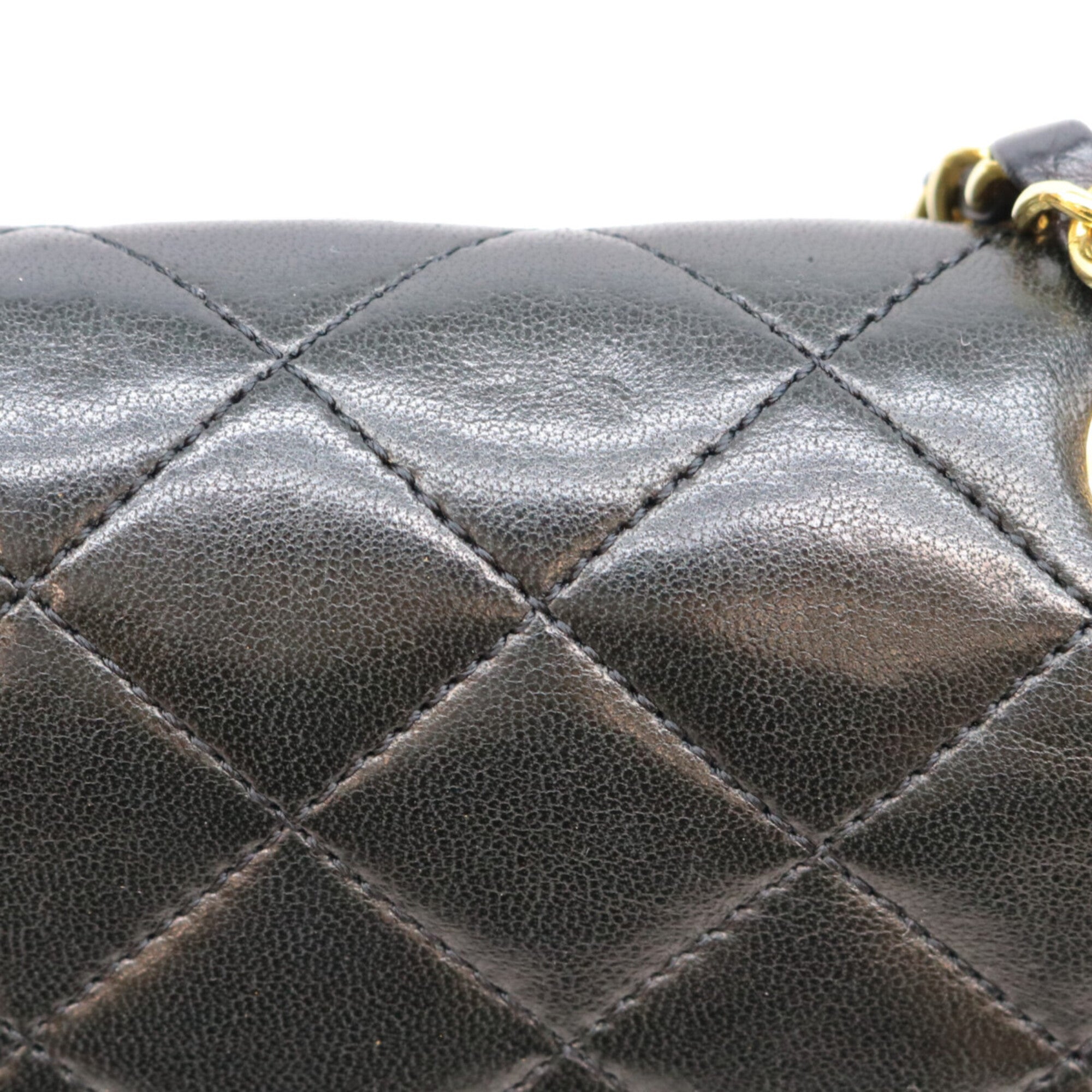Chanel Black Leather Shoulder Bag (Pre-Owned)