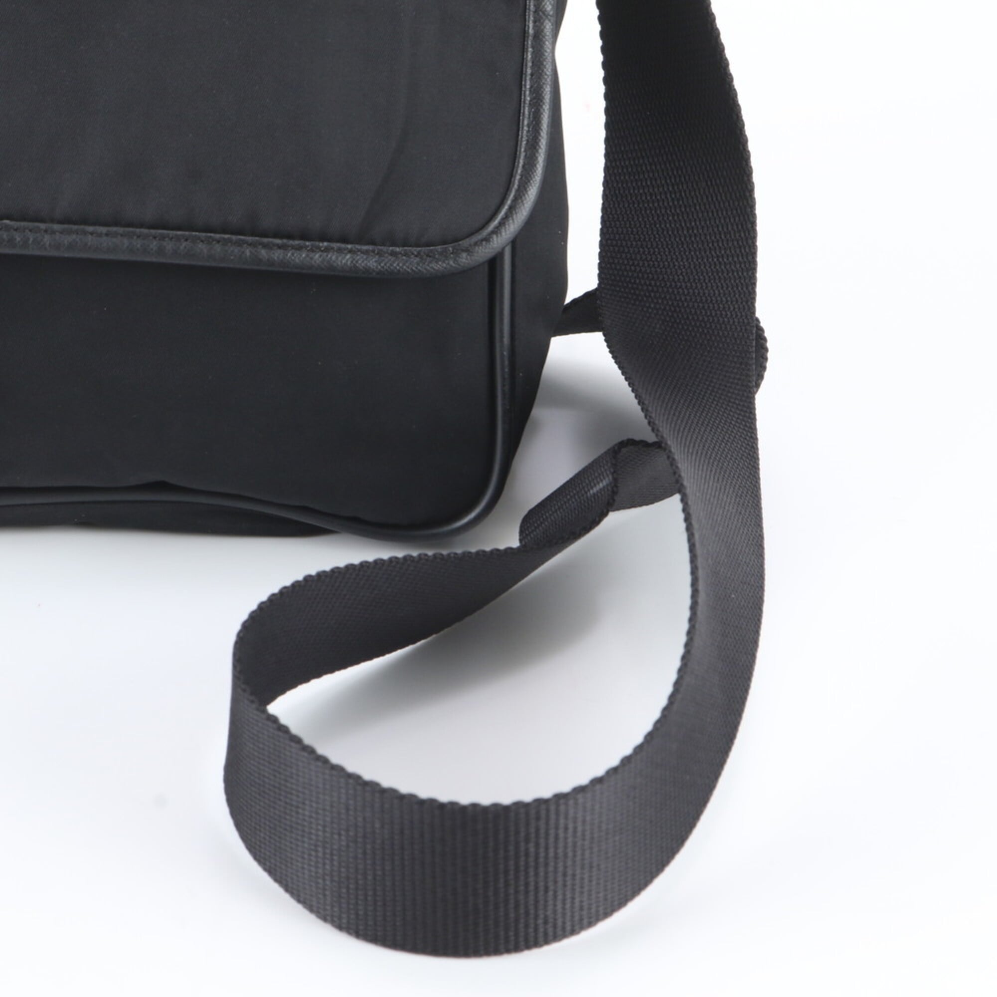 Prada Black Nylon Leather Messenger Bag Shoulder Bag (Pre-Owned)