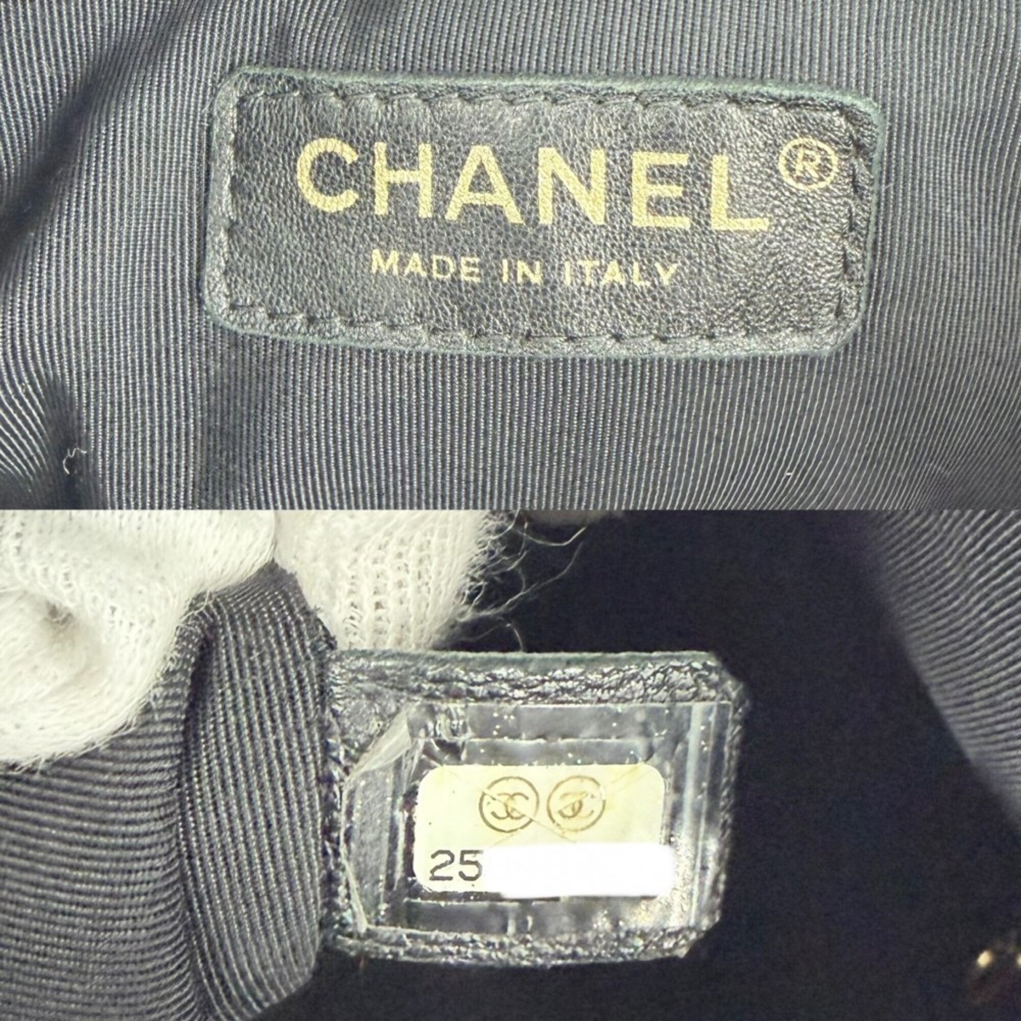 Chanel Black Leather Shoulder Bag (Pre-Owned)