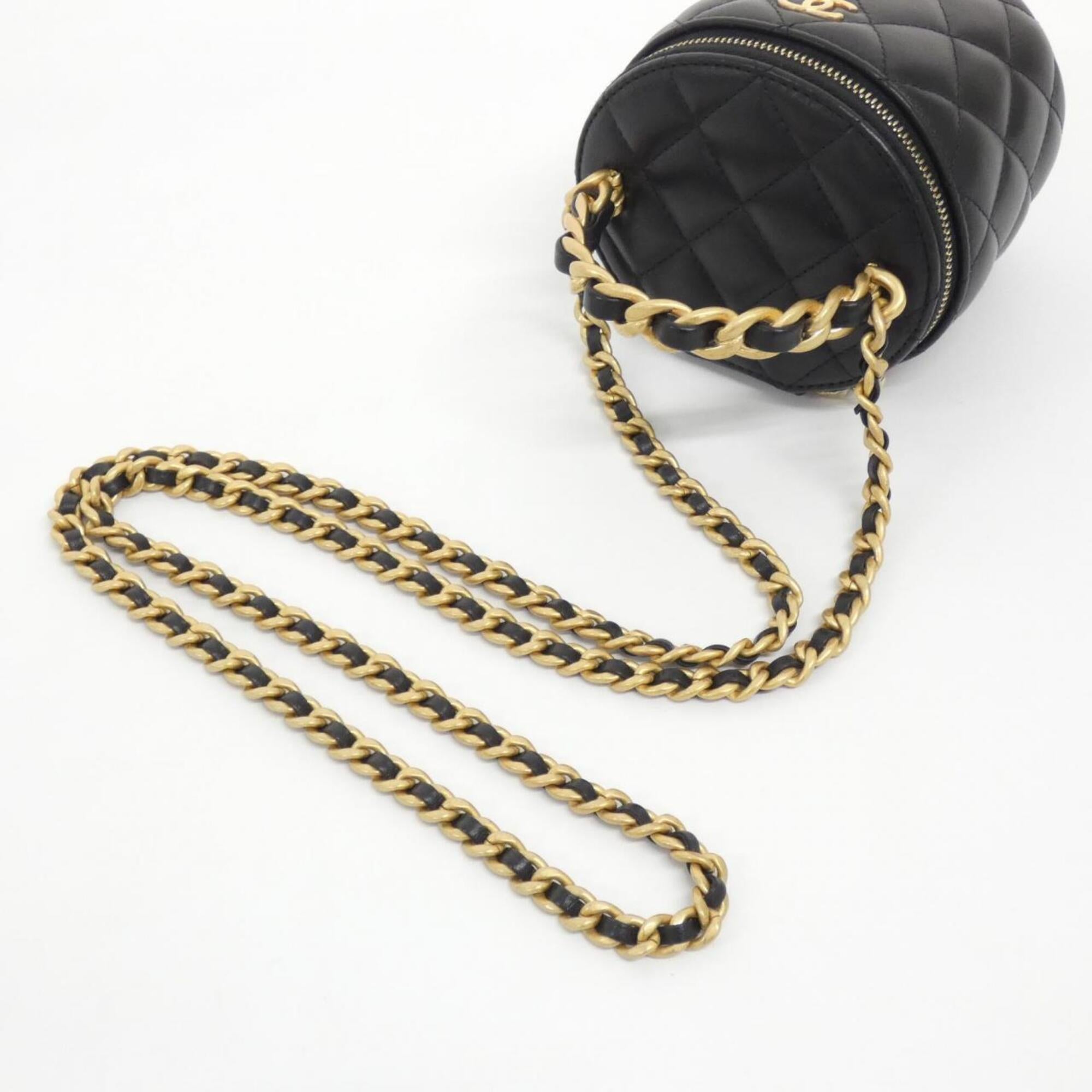 Chanel Black Leather Handbag (Pre-Owned)