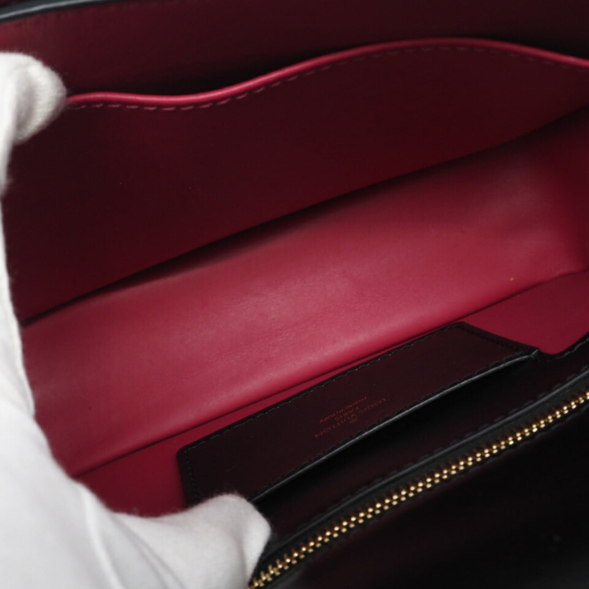 Louis Vuitton Black Leather Shoulder Bag (Pre-Owned)