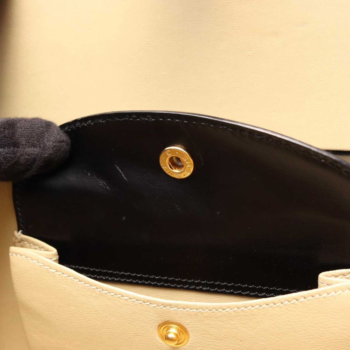 Loewe Black Leather Handbag (Pre-Owned)