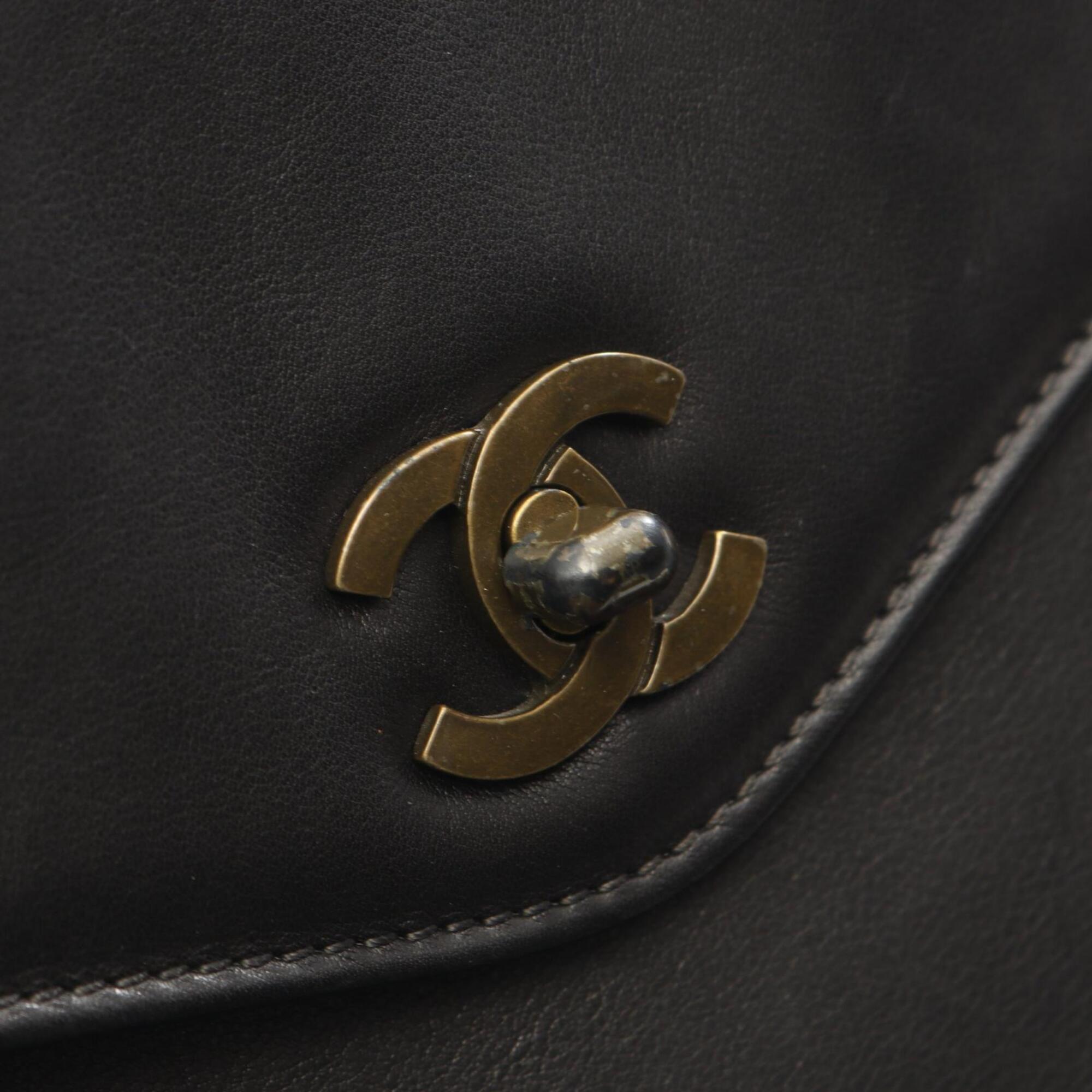 Chanel Black Leather Handbag (Pre-Owned)