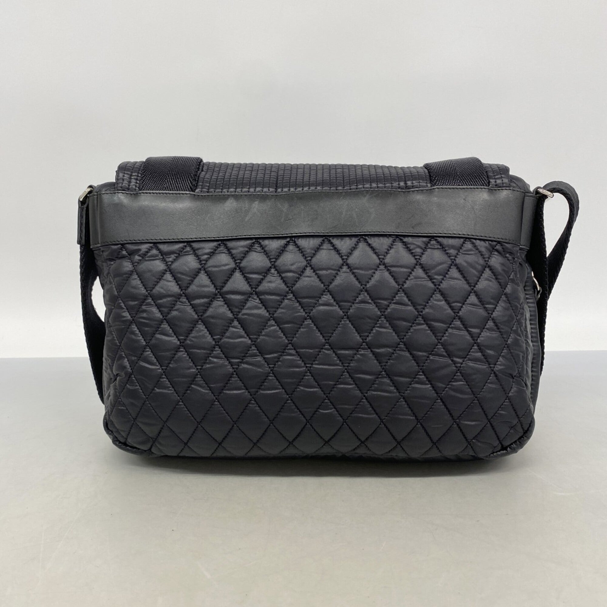Chanel Black Nylon Shoulder Bag (Pre-Owned)