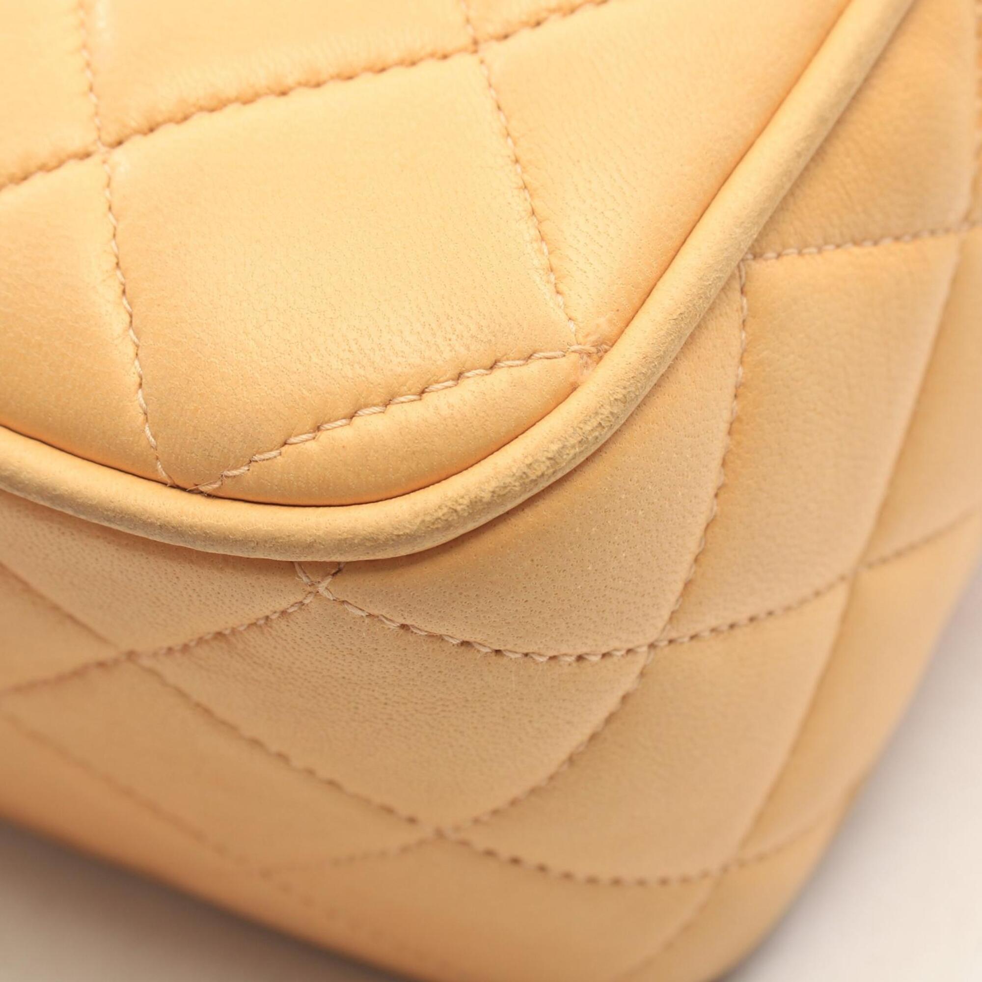 Chanel Beige Leather Handbag Shoulder Bag (Pre-Owned)