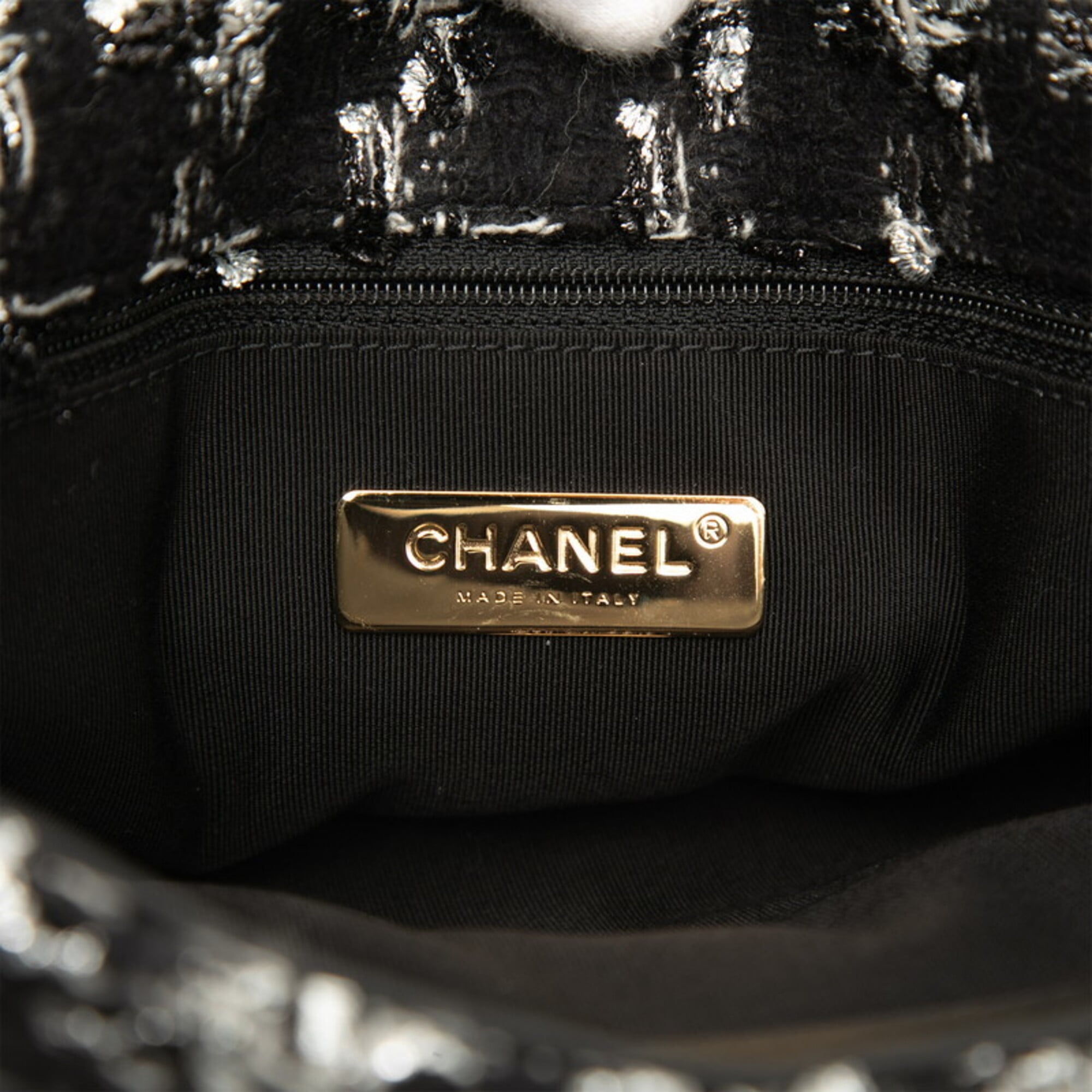 Chanel Black Tweed Shoulder Bag (Pre-Owned)