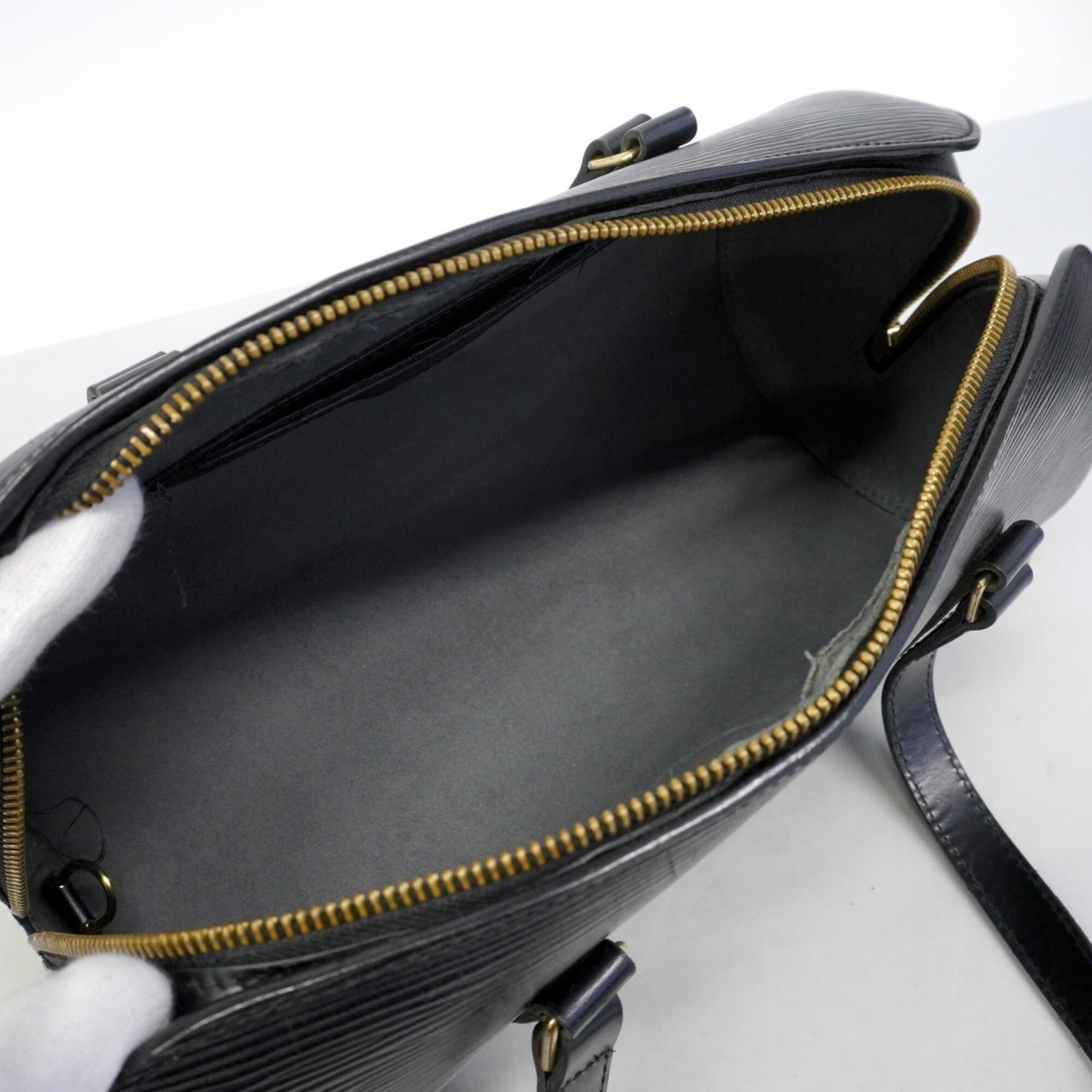 Louis Vuitton Noir Handbag (Pre-Owned)