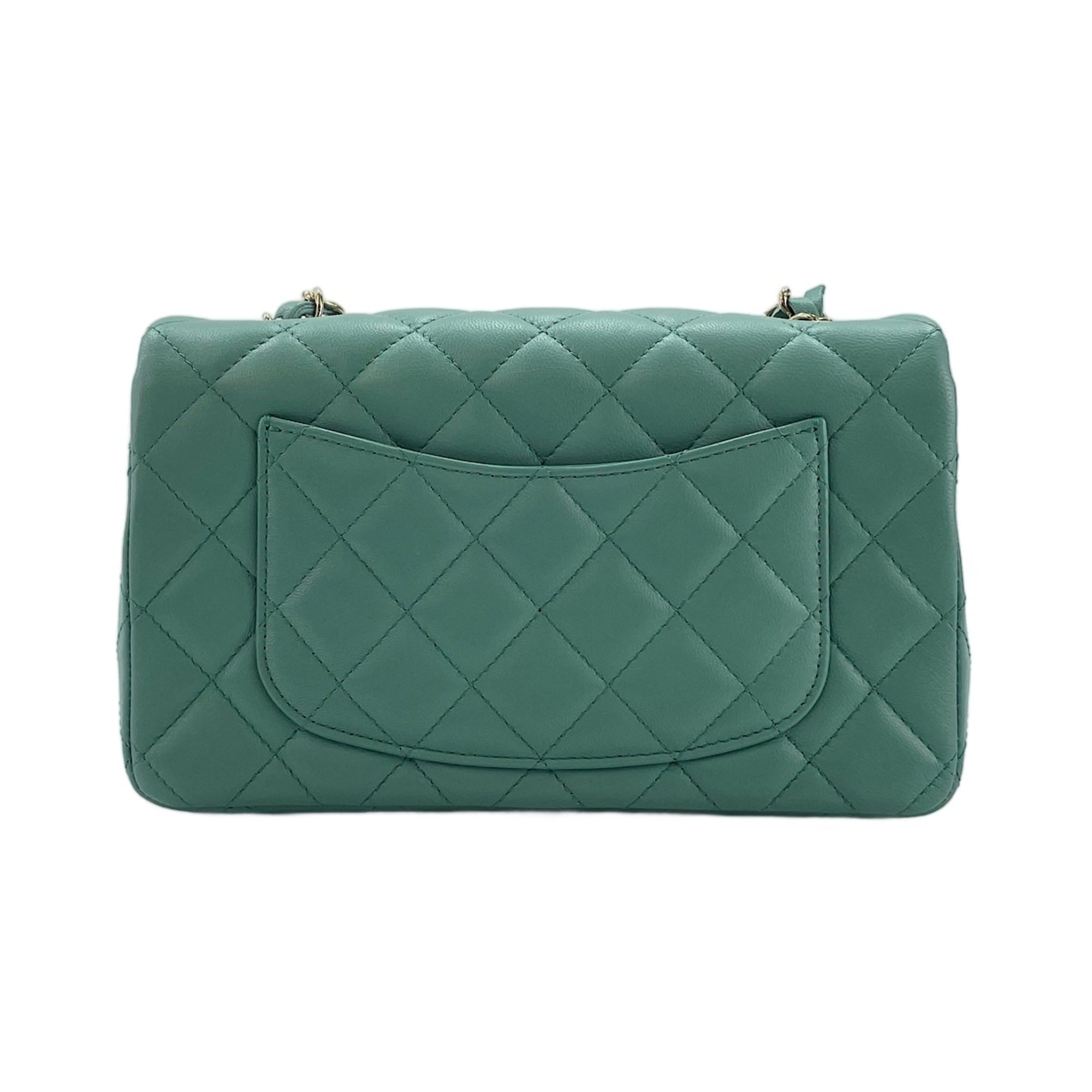 Chanel Green Shoulder Bag (Pre-Owned)