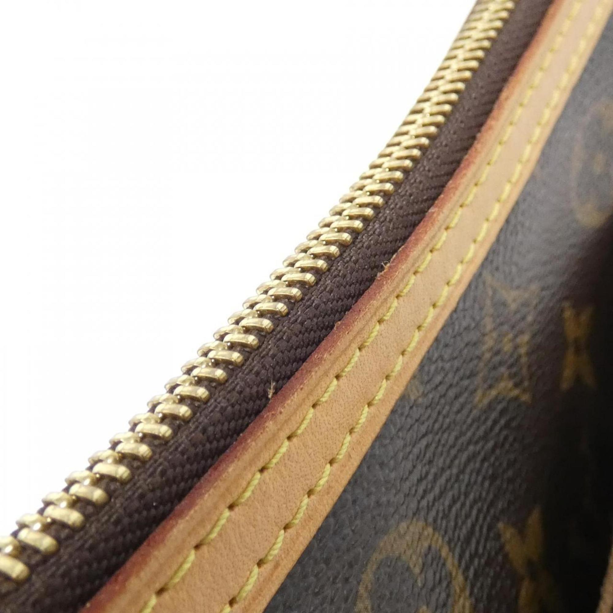 Louis Vuitton Marron Coated Canvas Shoulder Bag (Pre-Owned)