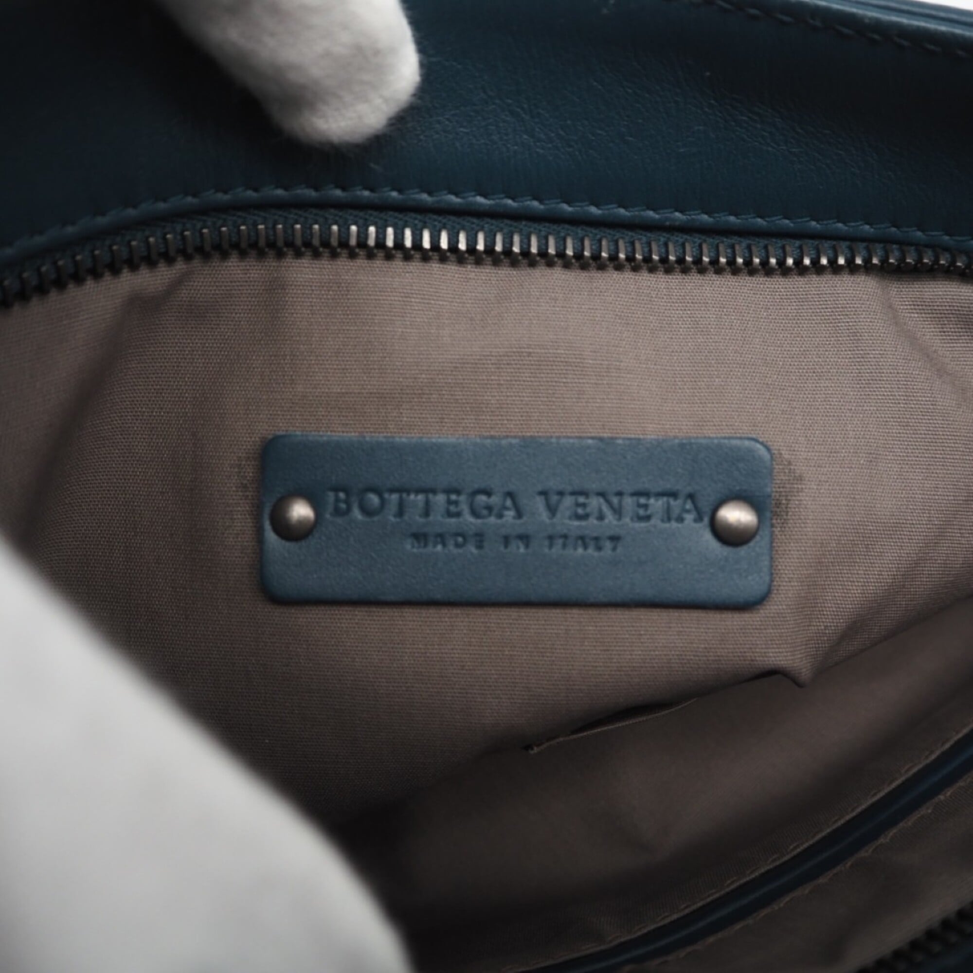 Bottega Veneta Intrecciato Green Leather Shoulder Bag (Pre-Owned)