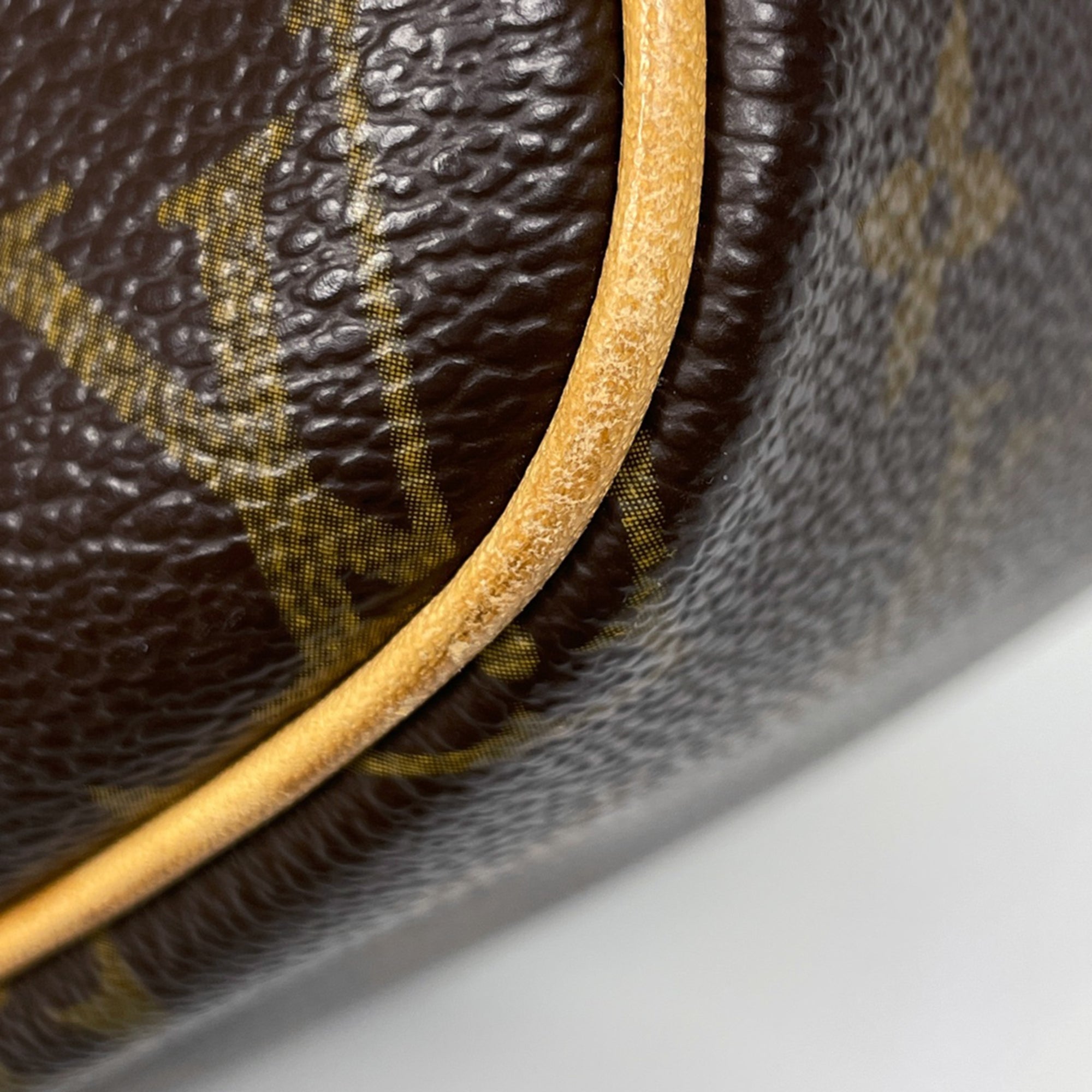Louis Vuitton Brown Monogram Monogram Shoulder Bag (Pre-Owned)