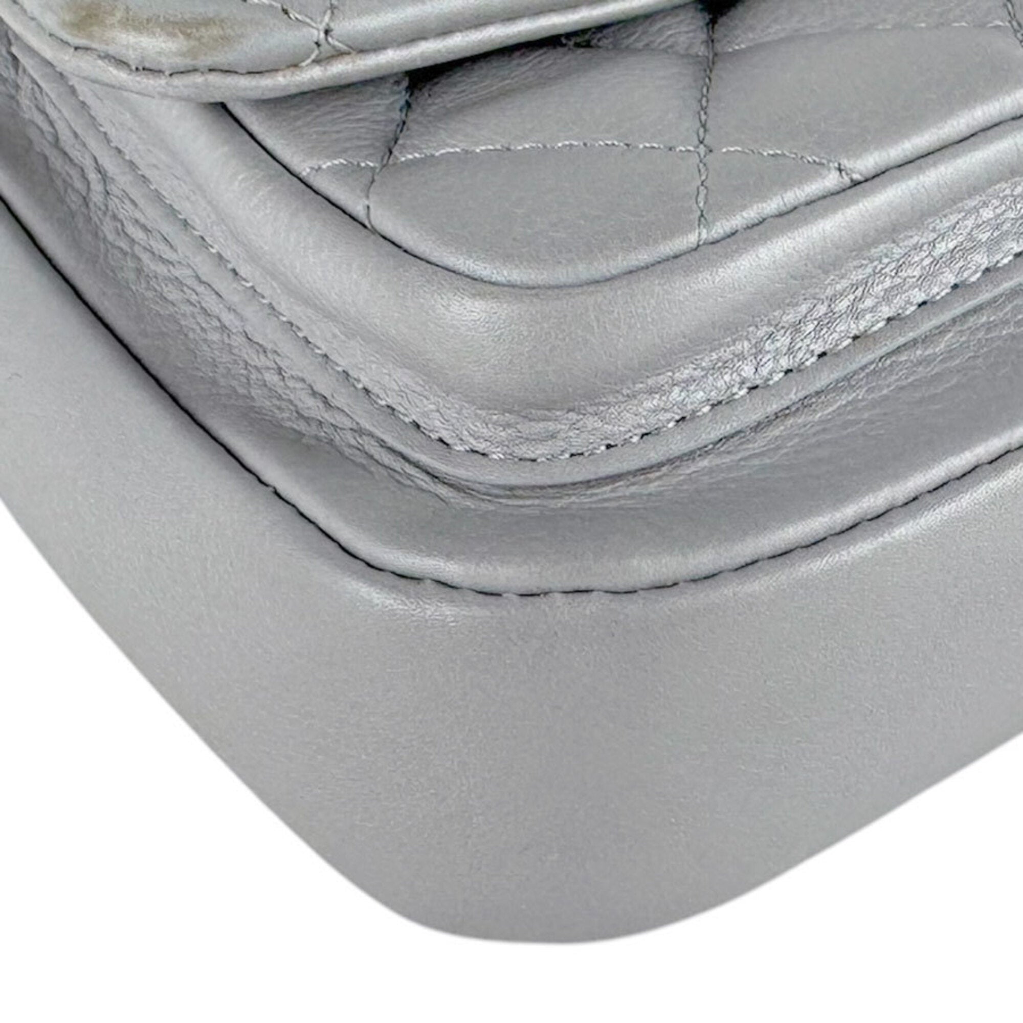 Chanel Gray Leather Shoulder Bag (Pre-Owned)