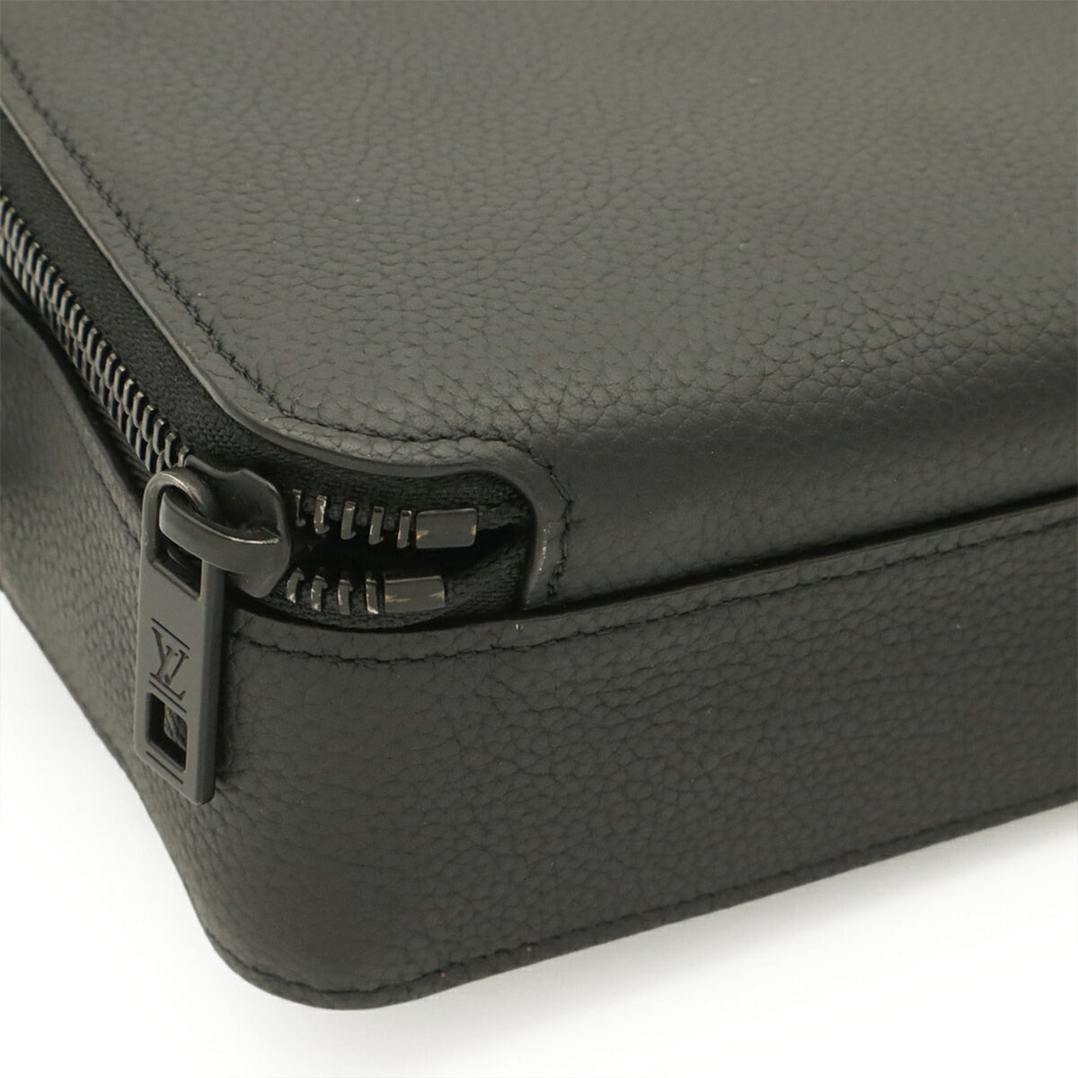Louis Vuitton Noir Leather Clutch Bag Shoulder Bag (Pre-Owned)