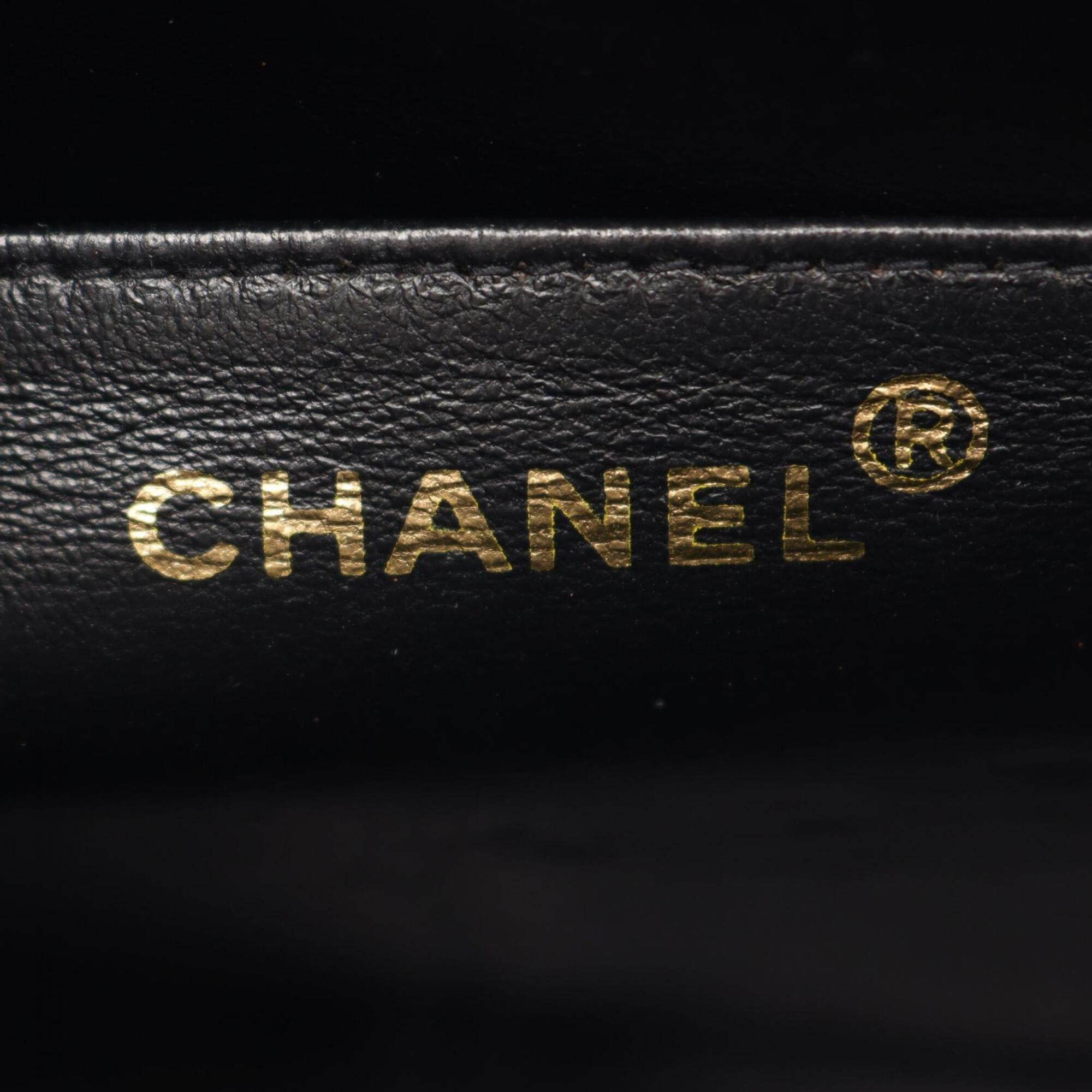 Chanel Black Grained Calfskin Handbag Shoulder Bag (Pre-Owned)