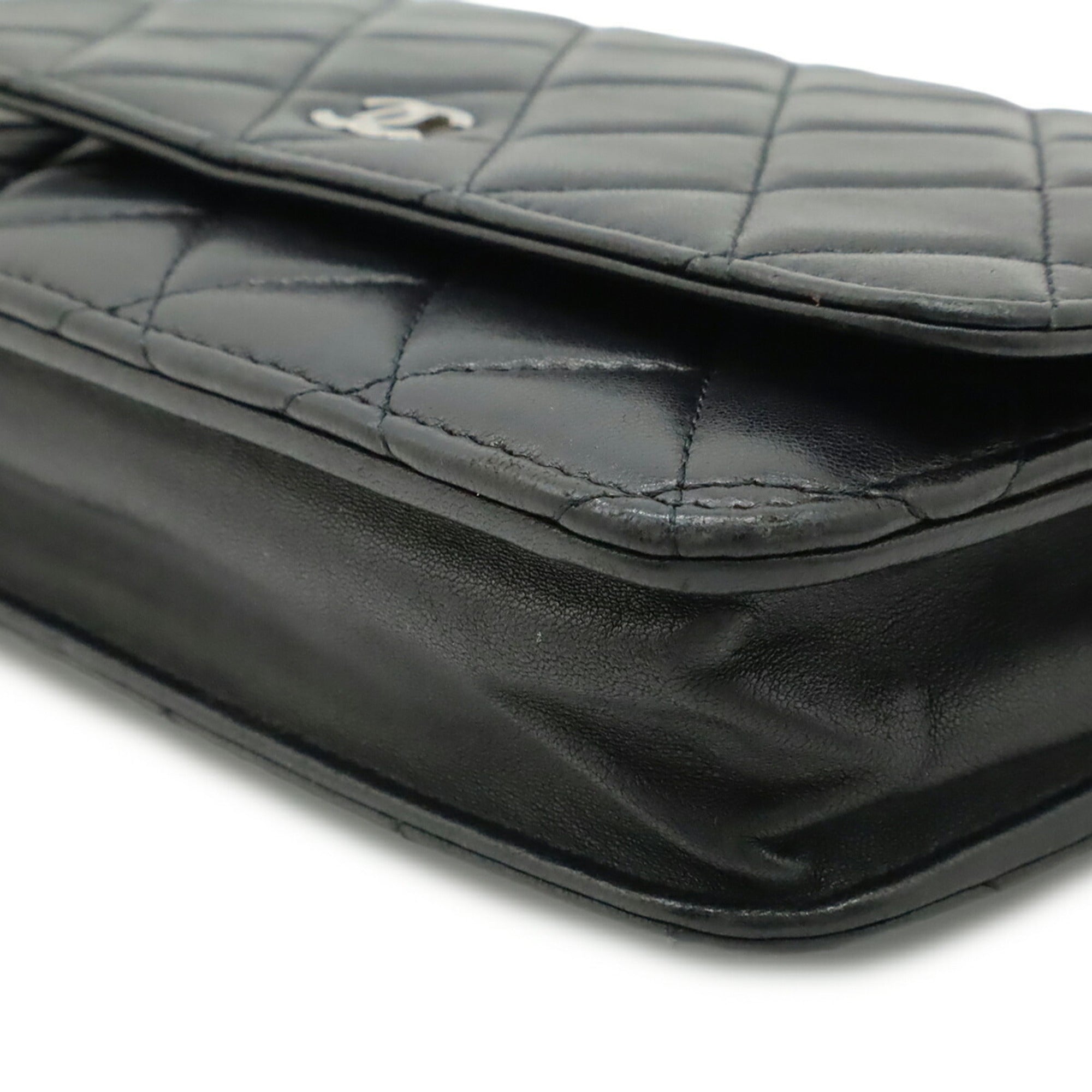 Chanel Black Leather Pochette Shoulder Bag (Pre-Owned)