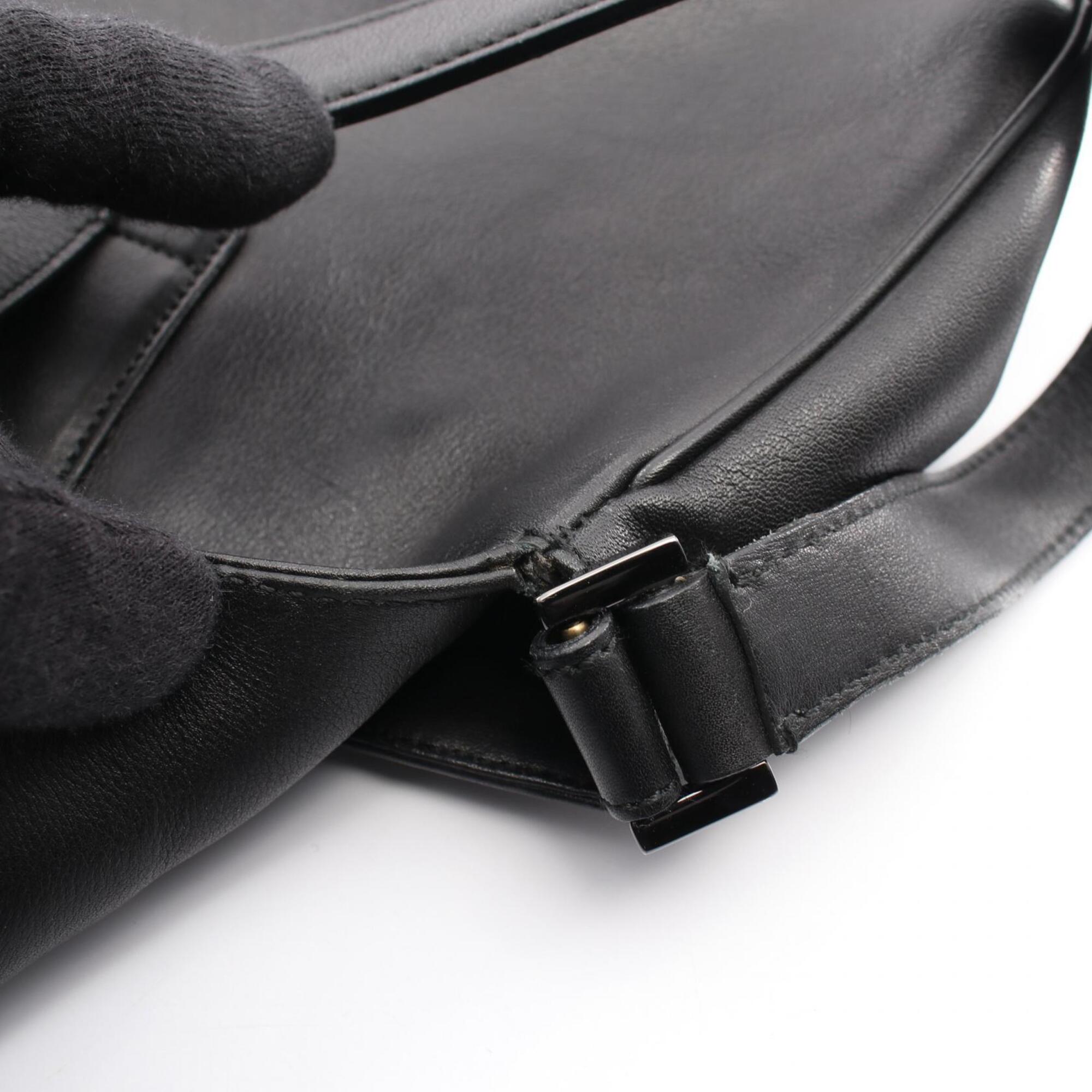 Salvatore Ferragamo Black Leather Handbag Shoulder Bag (Pre-Owned)