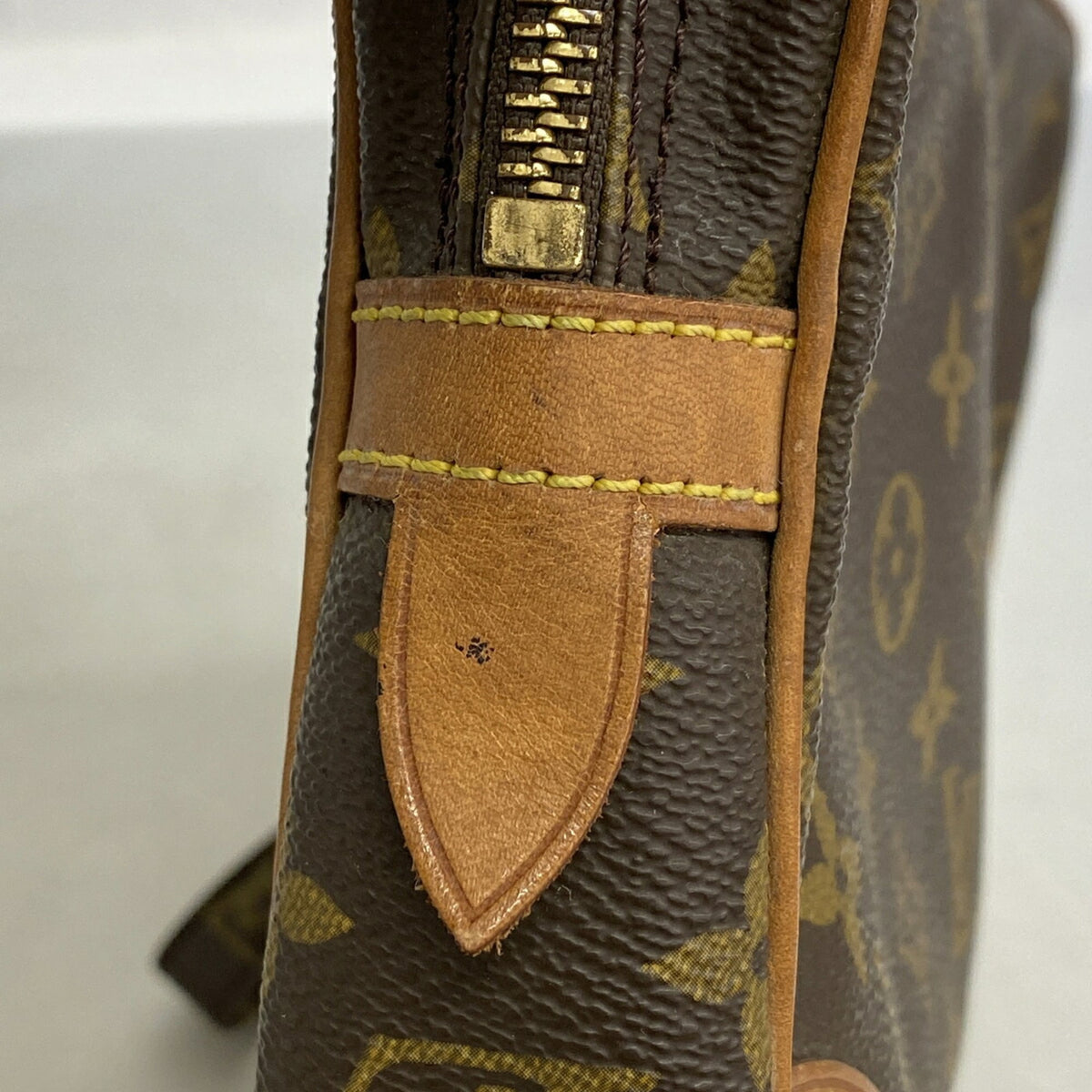 Louis Vuitton Brown Clutch Bag (Pre-Owned)