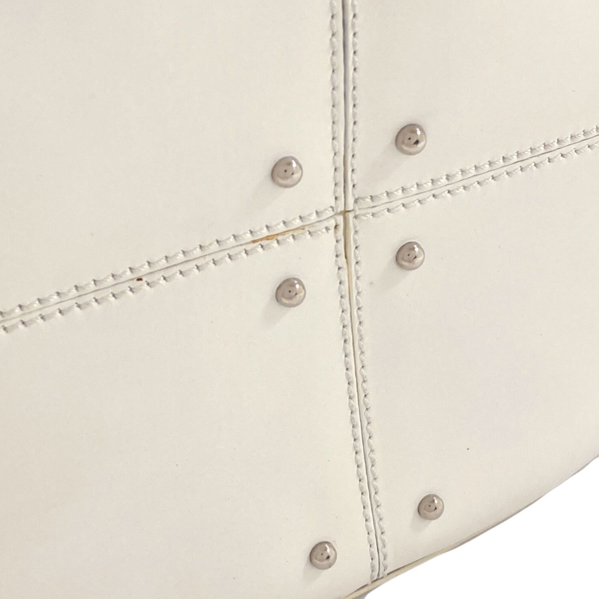 Tod's White Leather Handbag (Pre-Owned)