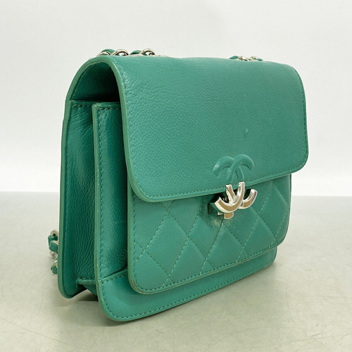 Chanel Green Grained Calfskin Shoulder Bag (Pre-Owned)