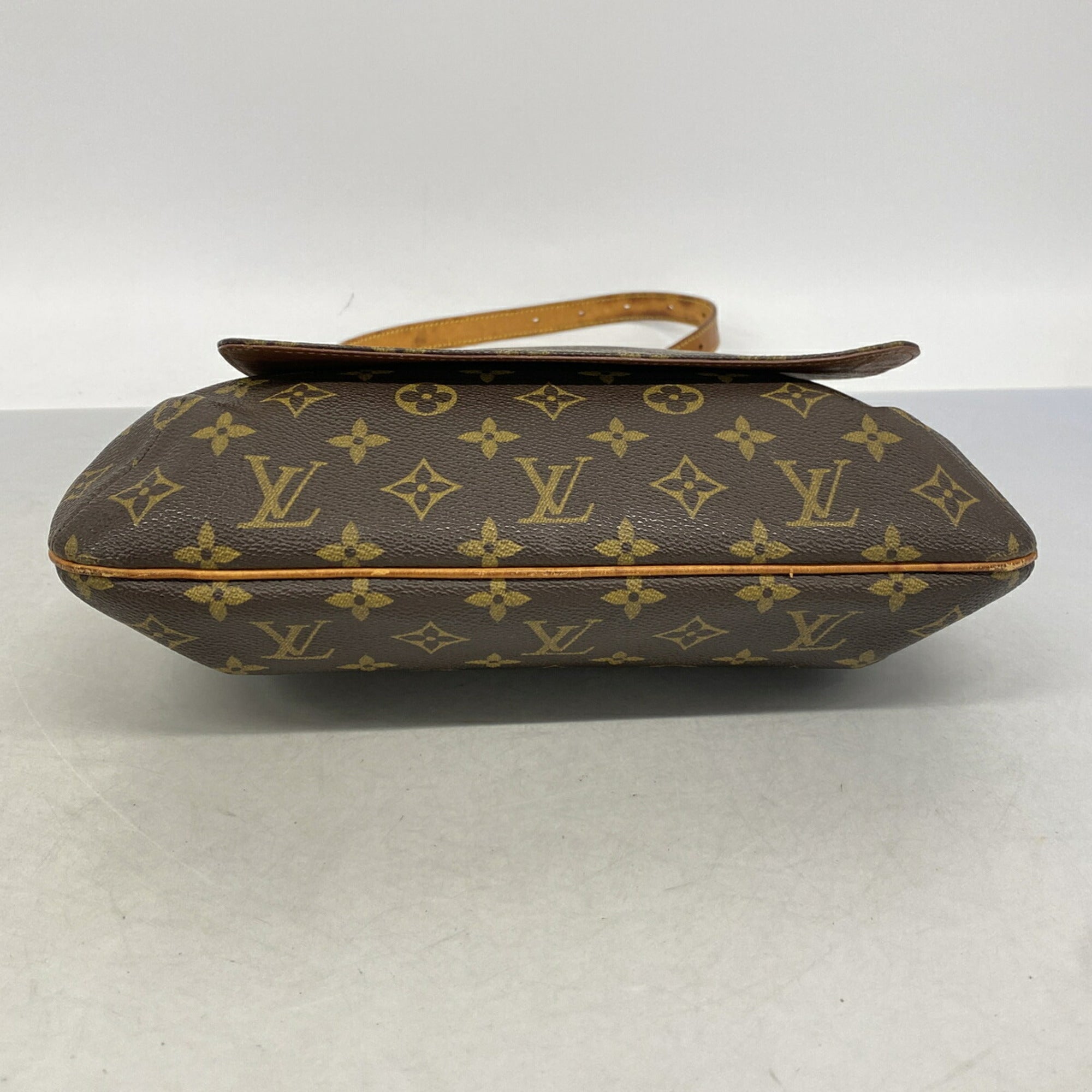 Louis Vuitton Brown Shoulder Bag (Pre-Owned)