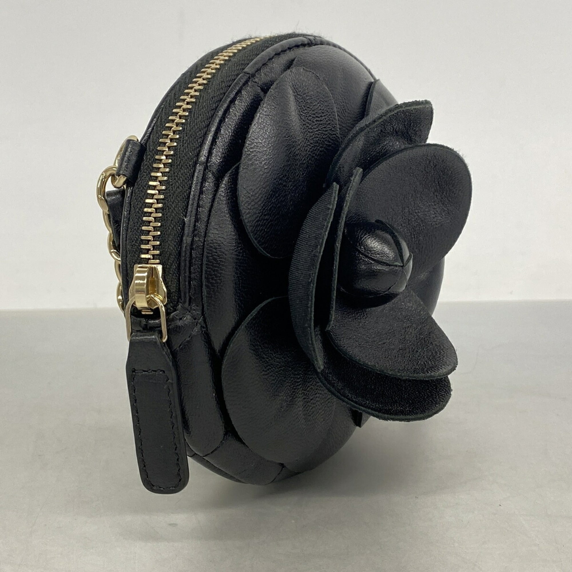 Chanel Black Leather Shoulder Bag (Pre-Owned)
