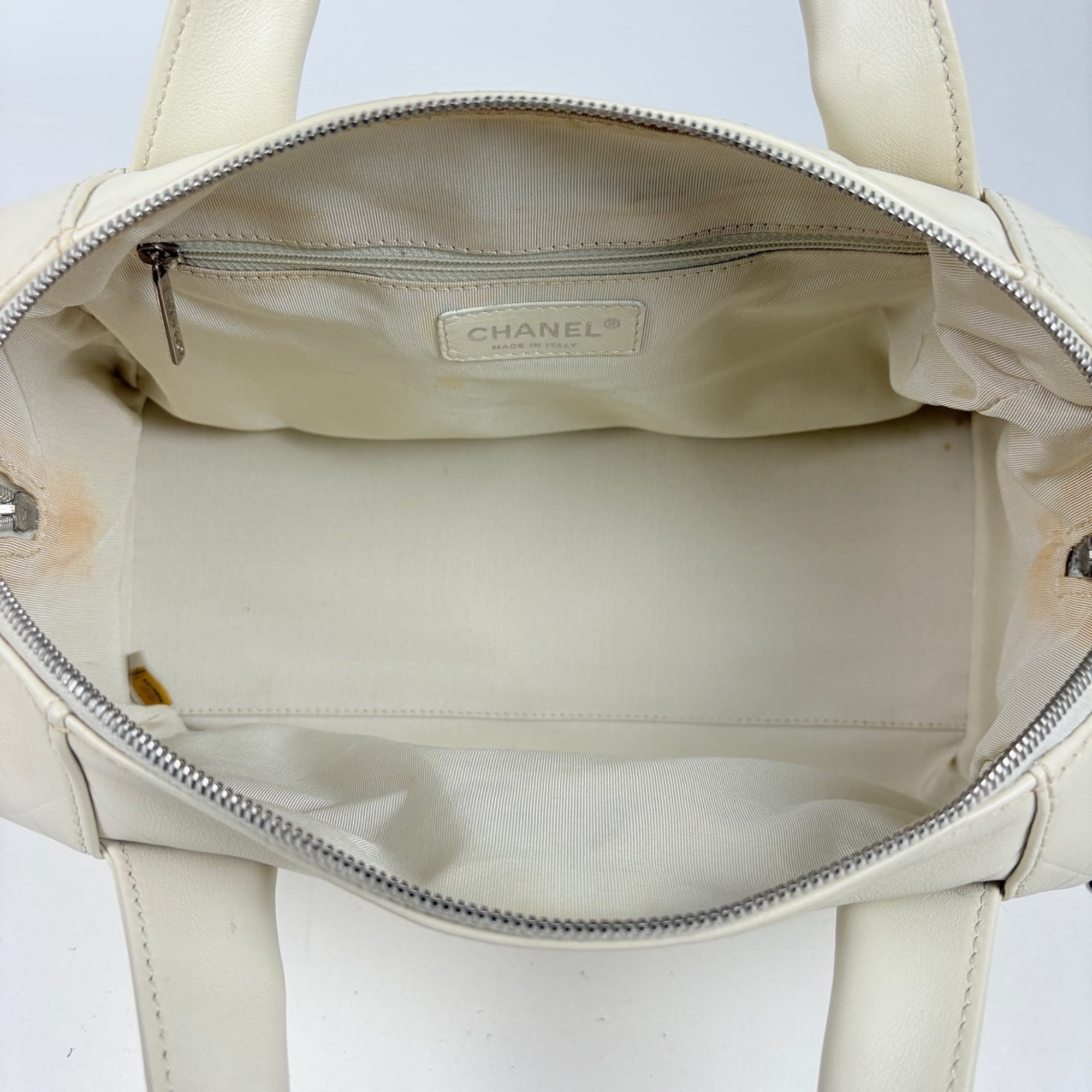 Chanel Ivory Leather Handbag (Pre-Owned)