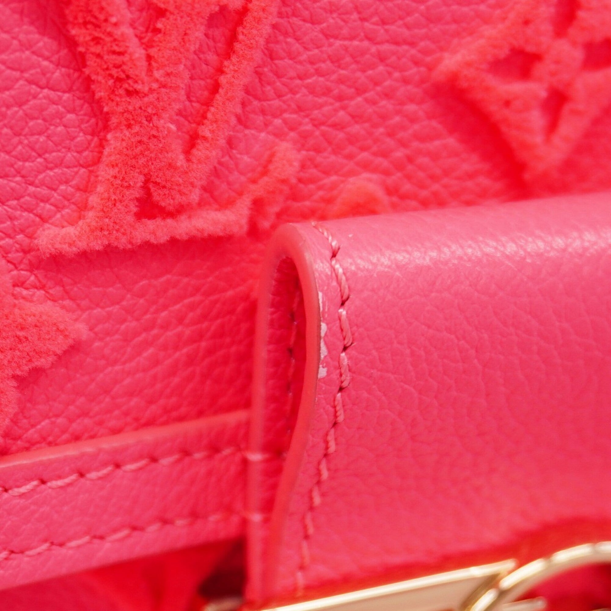 Louis Vuitton Pink Shoulder Bag (Pre-Owned)