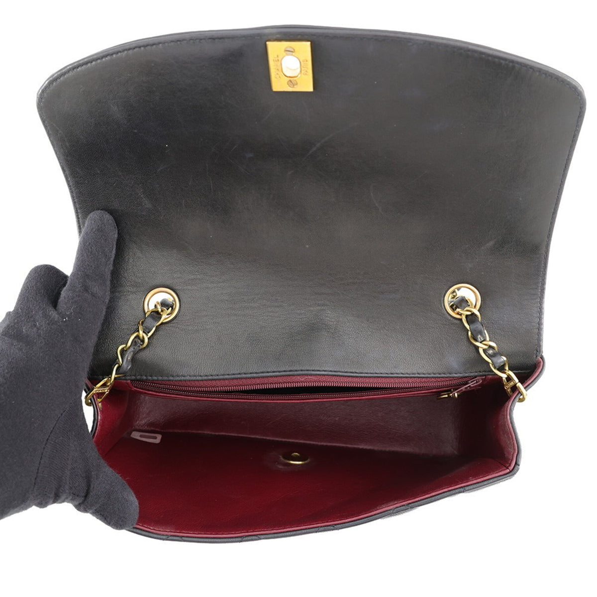 Chanel Matelasse Black Leather Shoulder Bag (Pre-Owned)