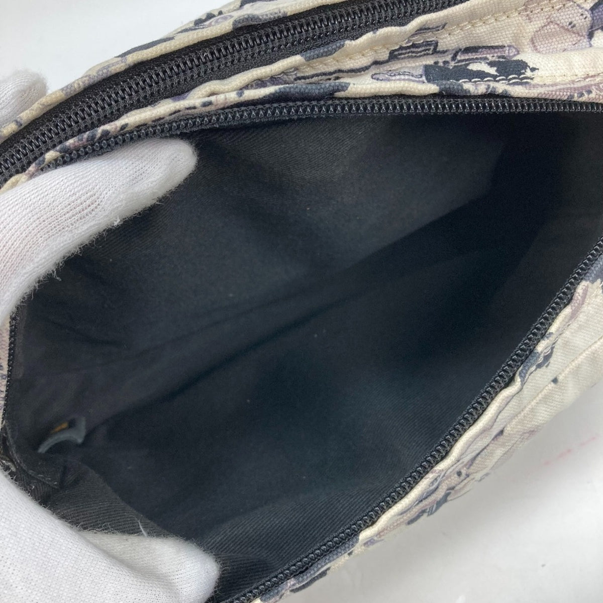Chanel Black Cloth Shoulder Bag (Pre-Owned)