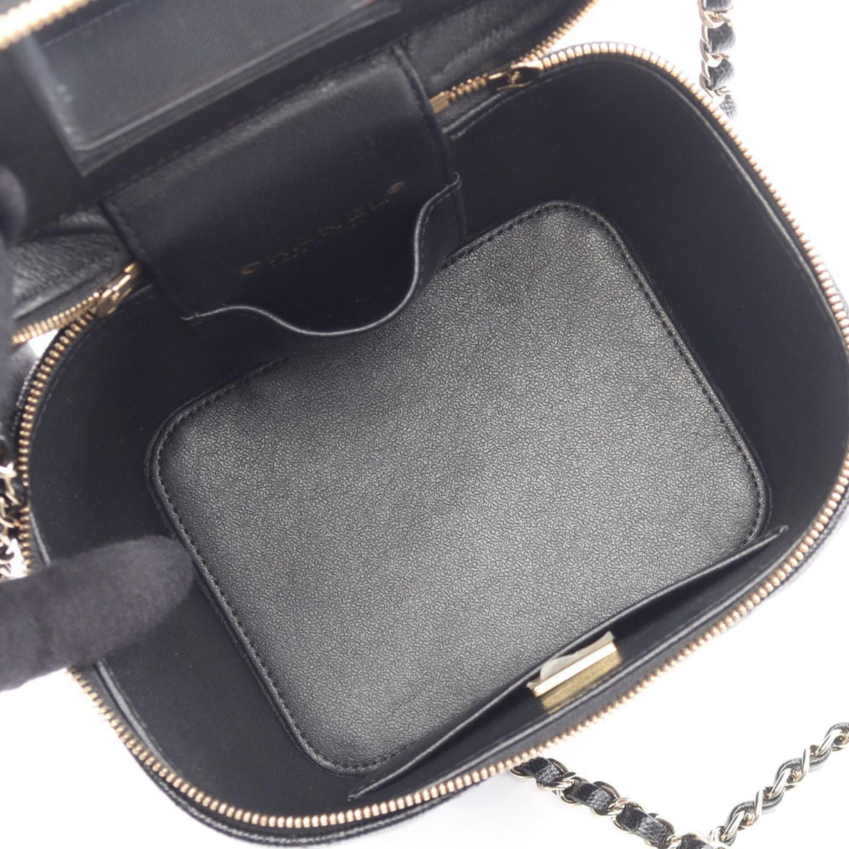 Chanel Matelasse Black Grained Calfskin Shoulder Bag (Pre-Owned)