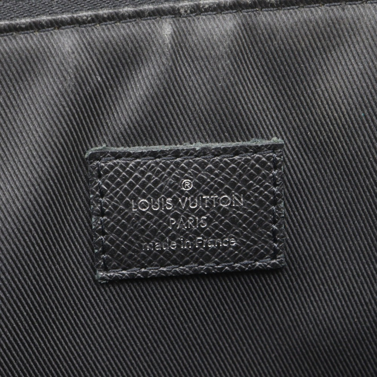 Louis Vuitton Taiga Black Taiga Leather Handbag Tote Bag (Pre-Owned)