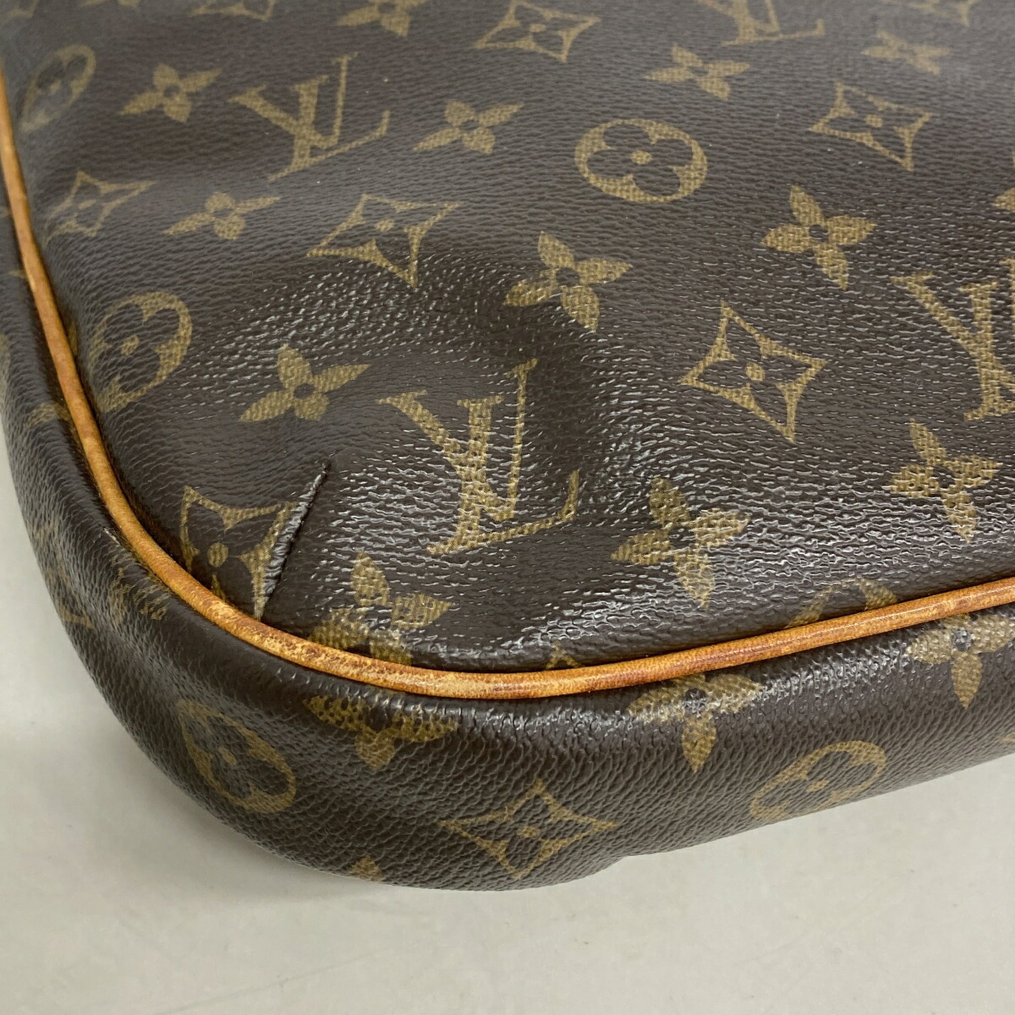 Louis Vuitton Brown Shoulder Bag (Pre-Owned)