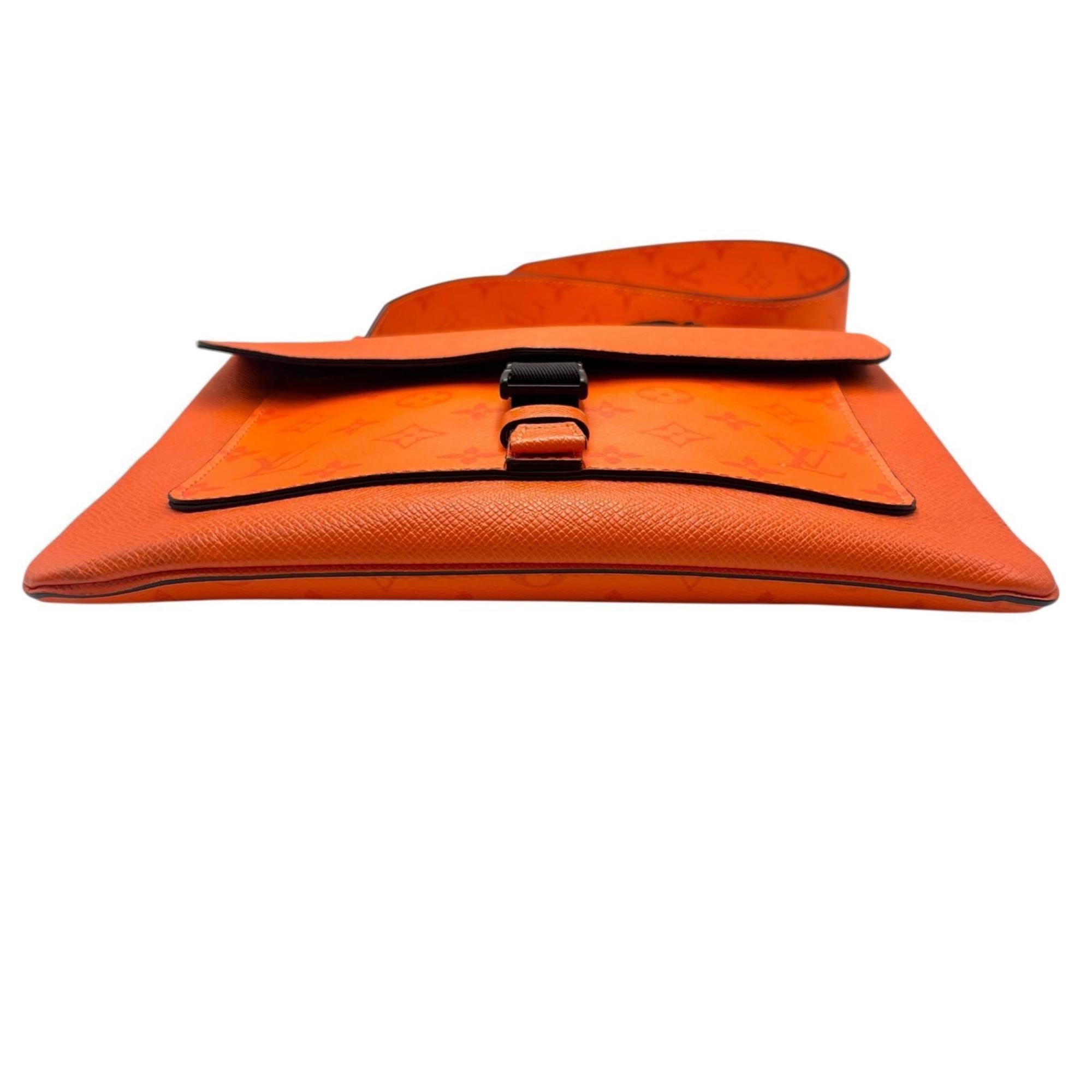 Louis Vuitton Taigarama Messenger Bag Shoulder Bag (Pre-Owned)