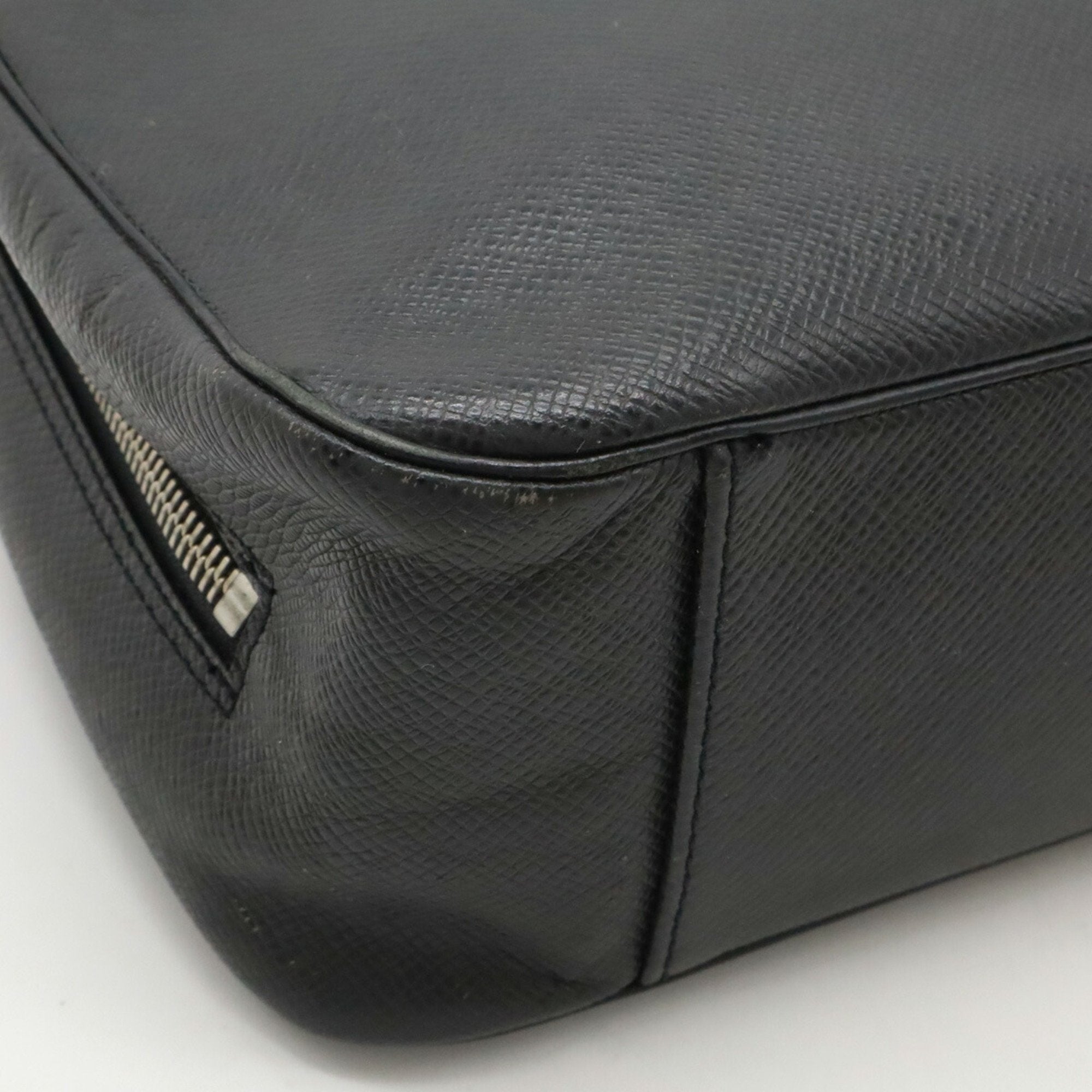 Louis Vuitton Ardoise Taiga Leather Pouch (Pre-Owned)