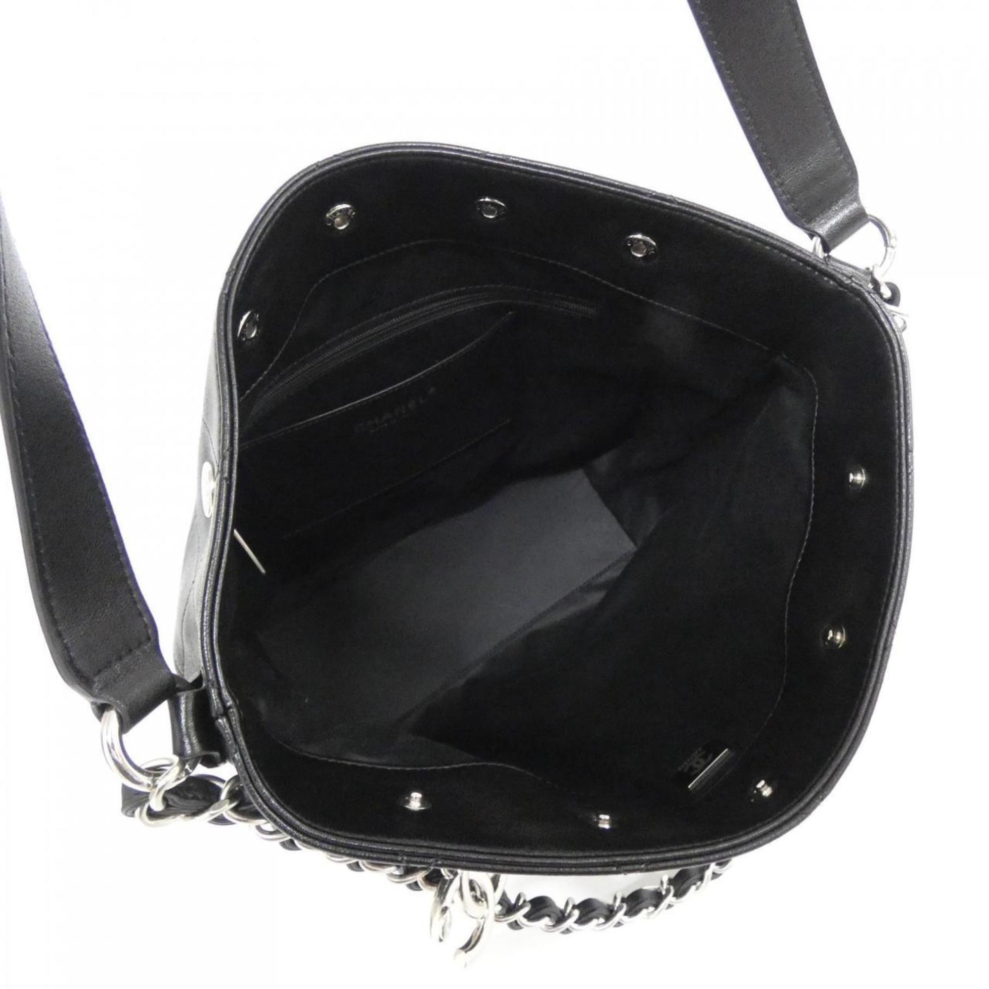 Chanel Black Leather Shoulder Bag (Pre-Owned)
