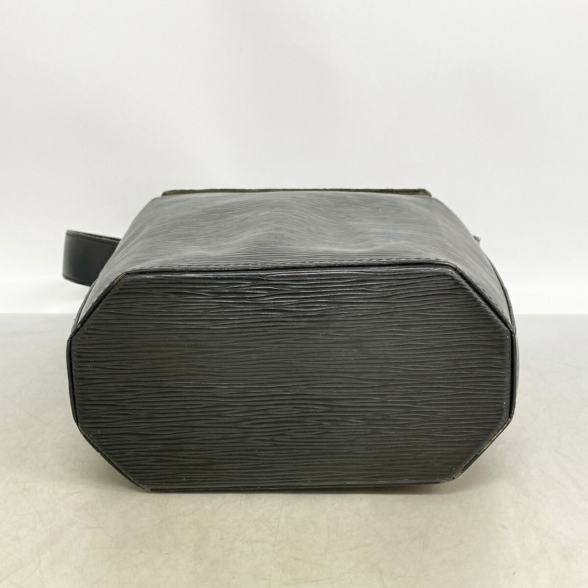 Louis Vuitton Noir Shoulder Bag (Pre-Owned)