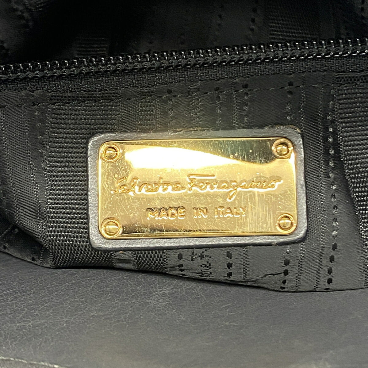 Salvatore Ferragamo Gray Leather Handbag (Pre-Owned)