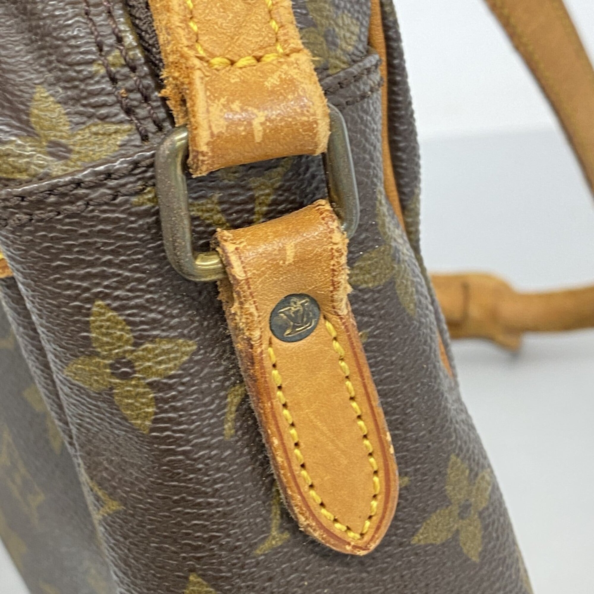 Louis Vuitton Brown Shoulder Bag (Pre-Owned)